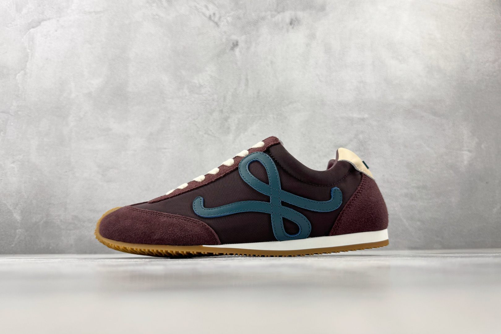 M 版 LOEWE罗意威 Ballet Runner 2.0 勃肯第红货号：LBR2282X33-683