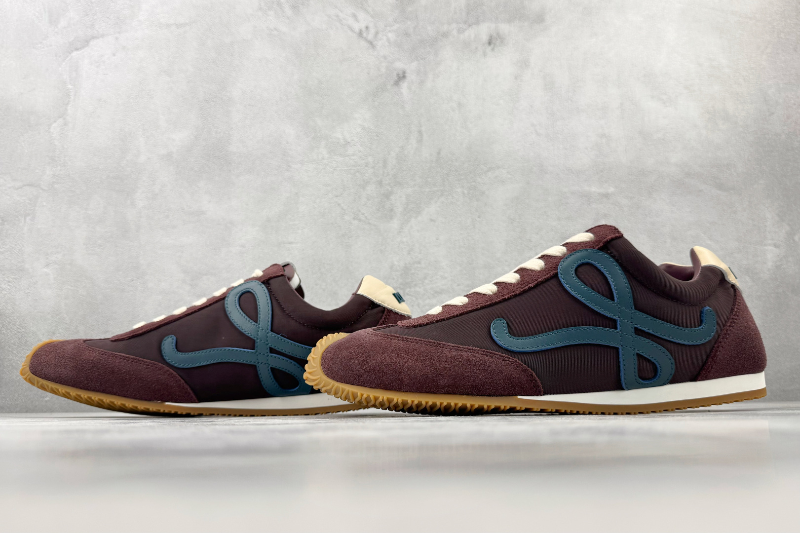 M 版 LOEWE罗意威 Ballet Runner 2.0 勃肯第红货号：LBR2282X33-683