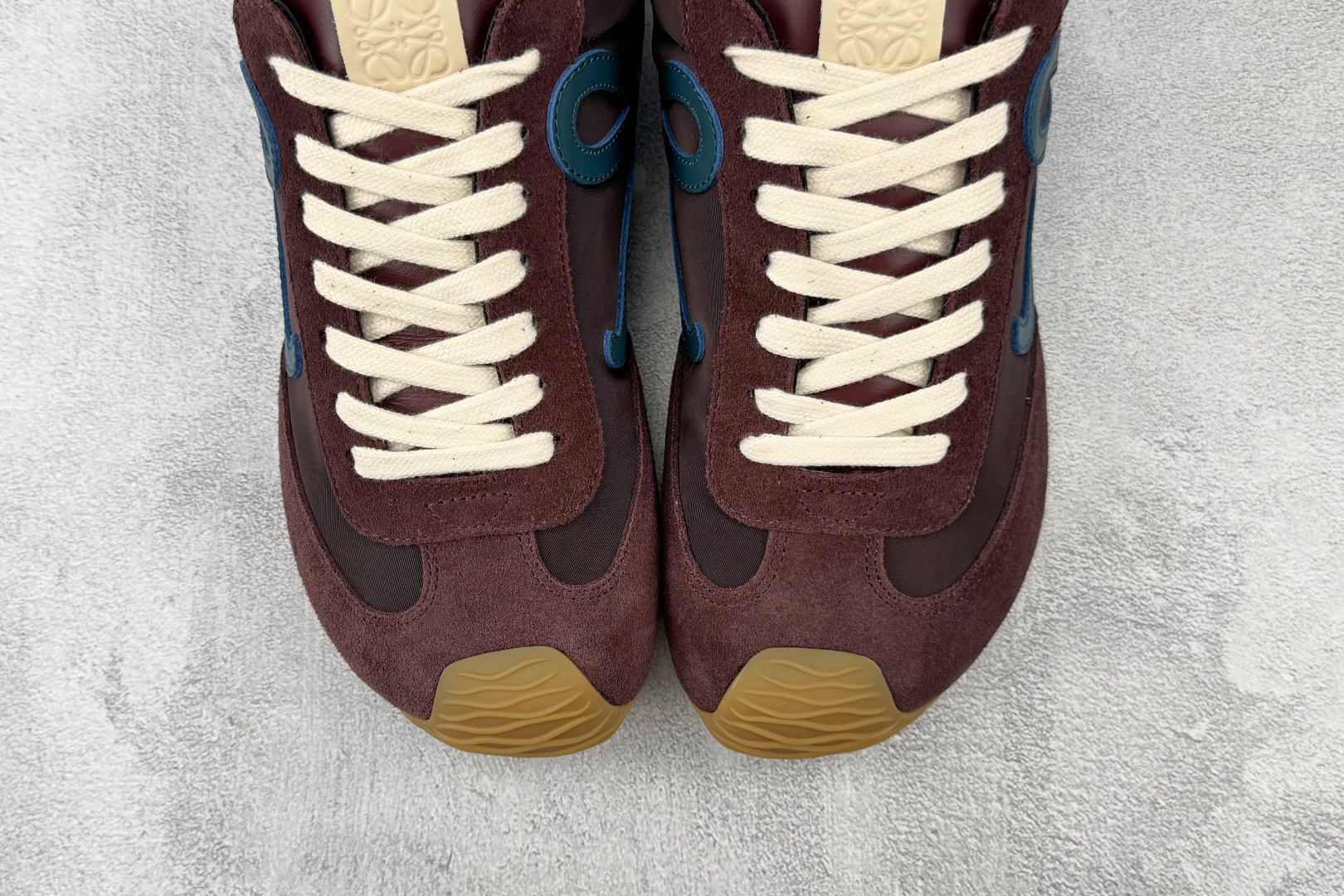 M 版 LOEWE罗意威 Ballet Runner 2.0 勃肯第红货号：LBR2282X33-683