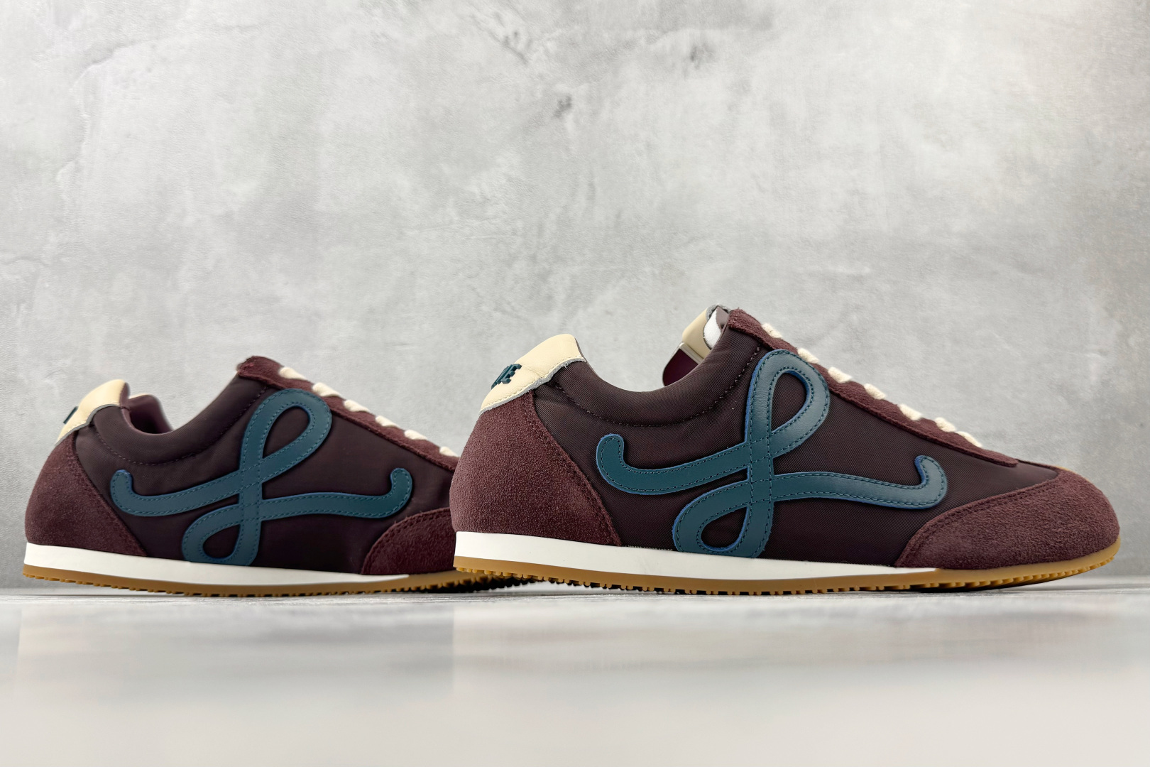 M 版 LOEWE罗意威 Ballet Runner 2.0 勃肯第红货号：LBR2282X33-683
