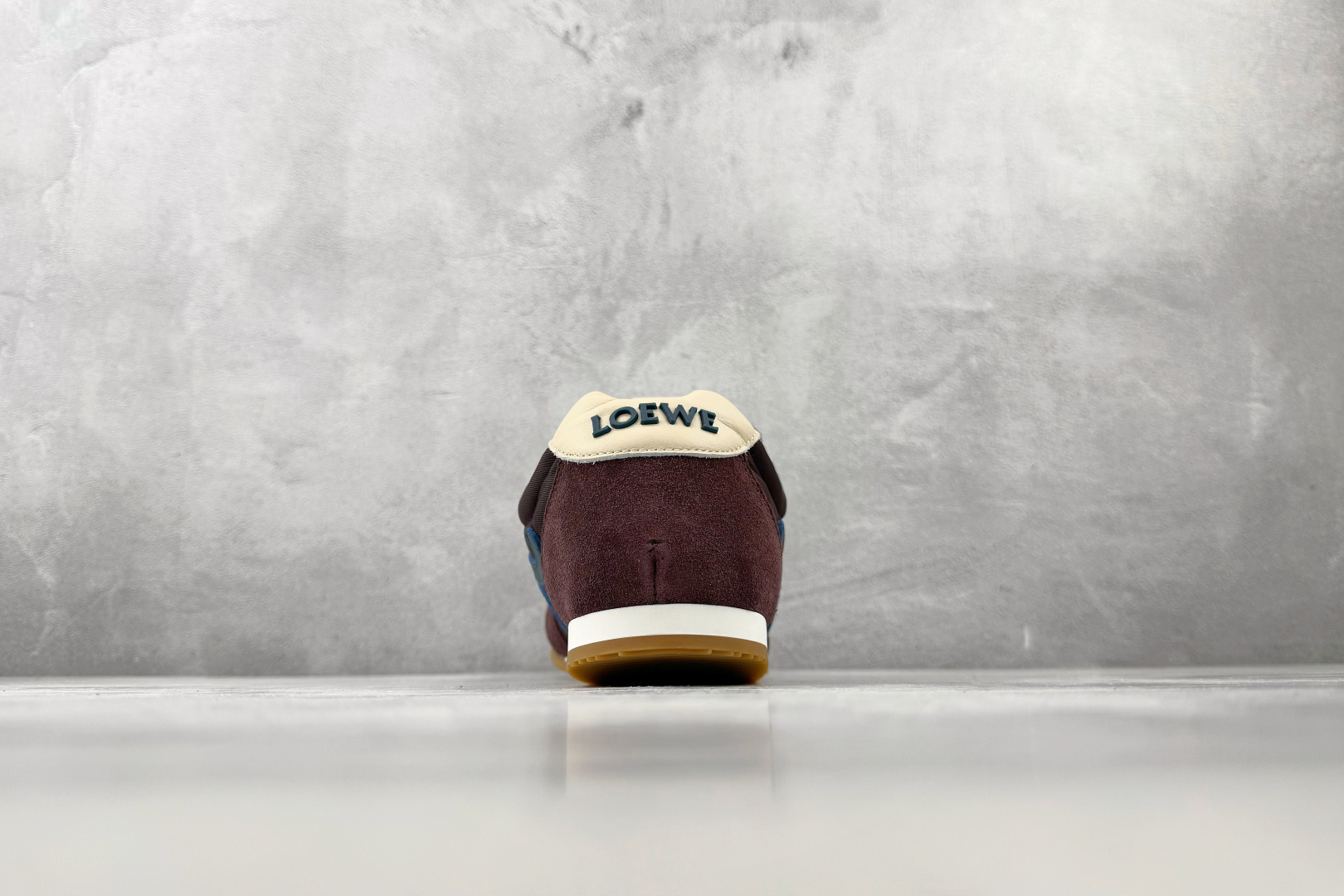M 版 LOEWE罗意威 Ballet Runner 2.0 勃肯第红货号：LBR2282X33-683