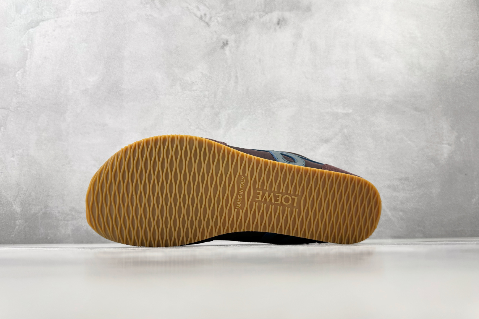 M 版 LOEWE罗意威 Ballet Runner 2.0 勃肯第红货号：LBR2282X33-683