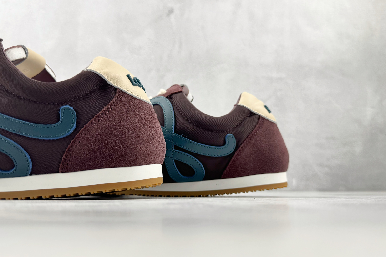 M 版 LOEWE罗意威 Ballet Runner 2.0 勃肯第红货号：LBR2282X33-683