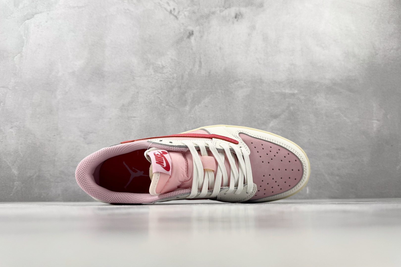 DT  顶级原版  Jordan  × Travis Scott Air Jordan 1 Low OG 粉倒钩 Tro