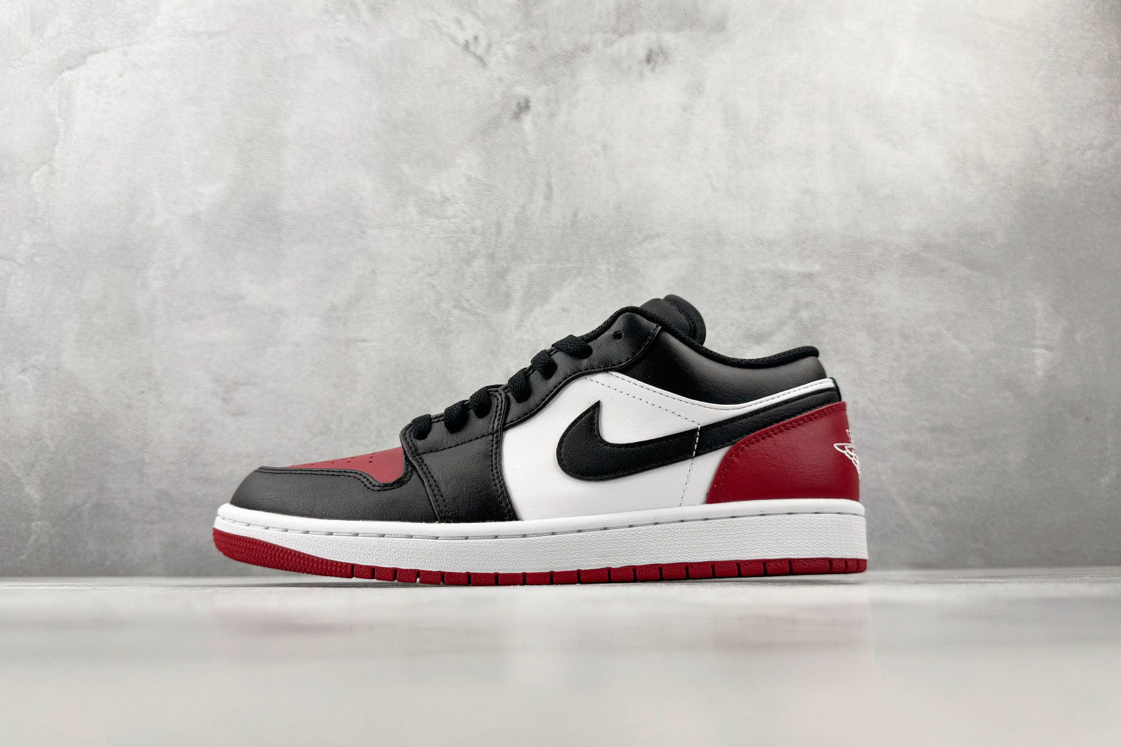 Mok Jordan Air Jordan 1 "Bred Toe" 黑红脚趾货号：-161尺码：36 
