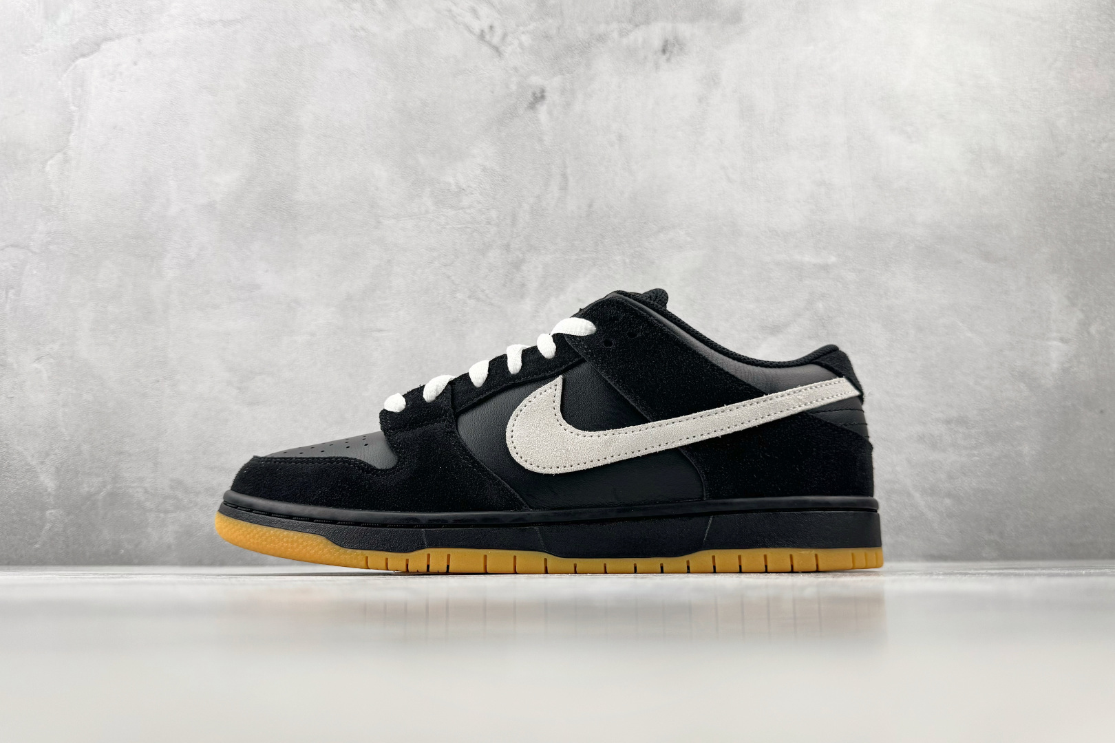 N版  东南亚订单  Nike Dunk SB LOW PRO “Black Suede/White/Gume” 黑白棕