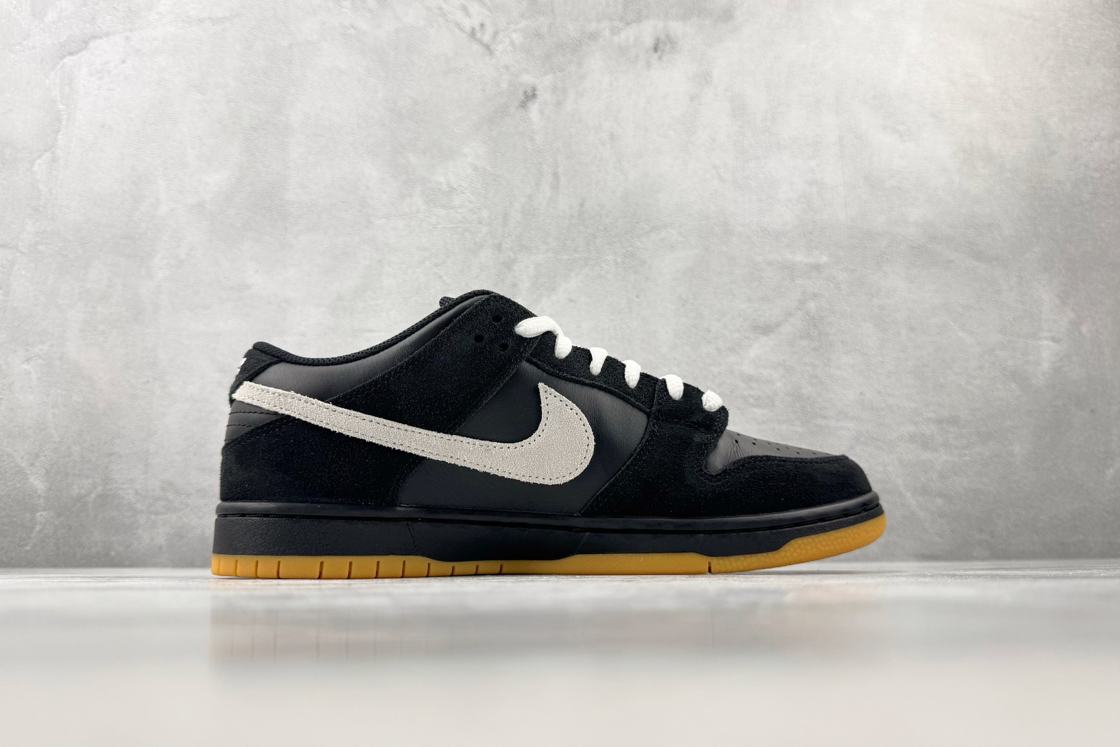 N版  东南亚订单  Nike Dunk SB LOW PRO “Black Suede/White/Gume” 黑白棕