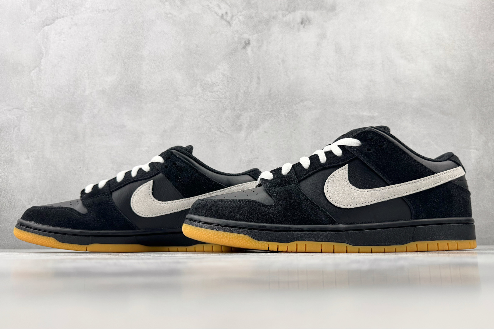 N版  东南亚订单  Nike Dunk SB LOW PRO “Black Suede/White/Gume” 黑白棕