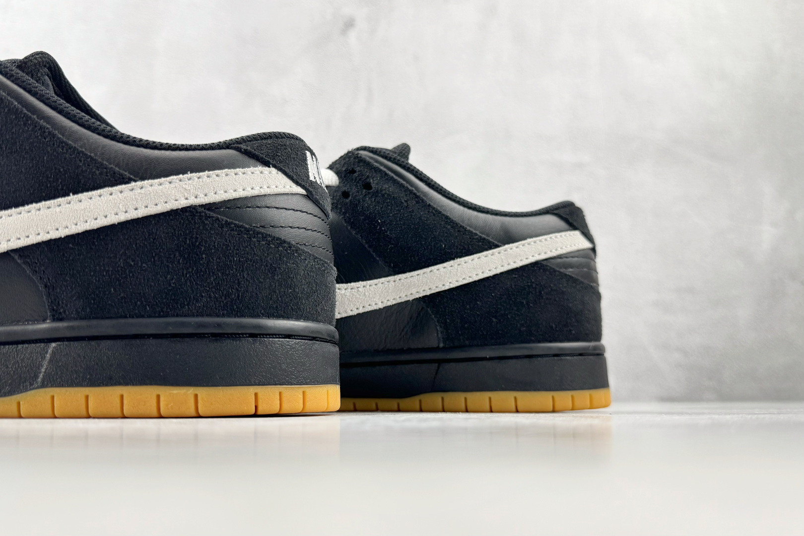 N版  东南亚订单  Nike Dunk SB LOW PRO “Black Suede/White/Gume” 黑白棕