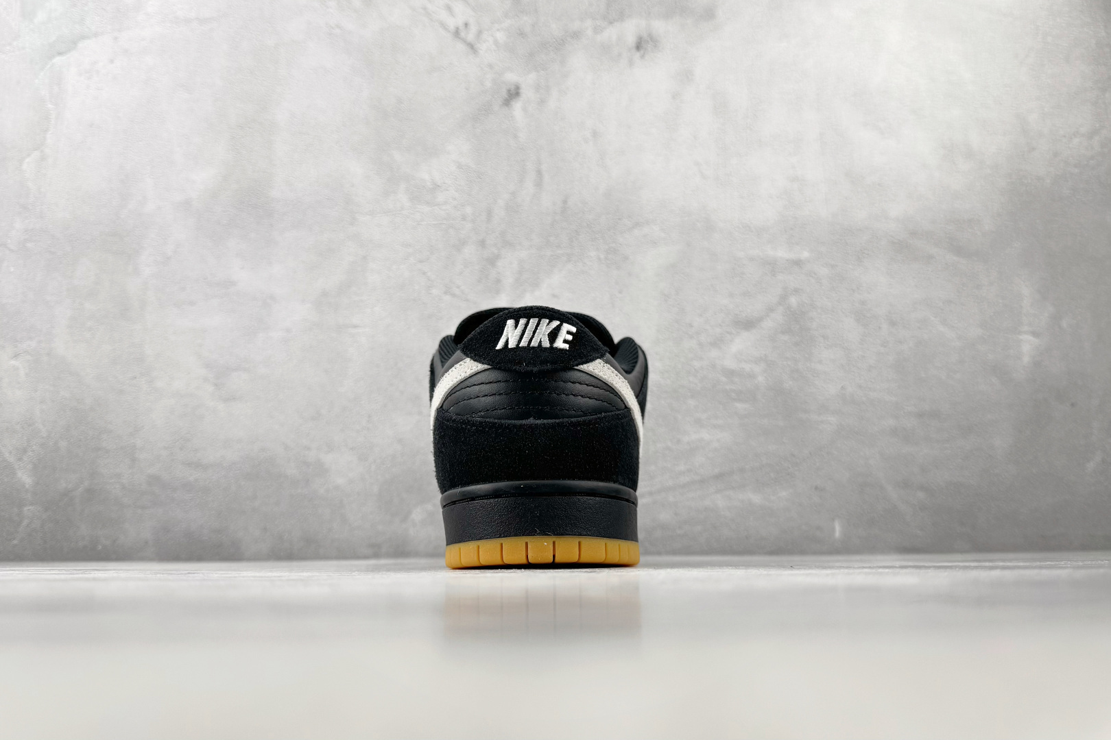 N版  东南亚订单  Nike Dunk SB LOW PRO “Black Suede/White/Gume” 黑白棕