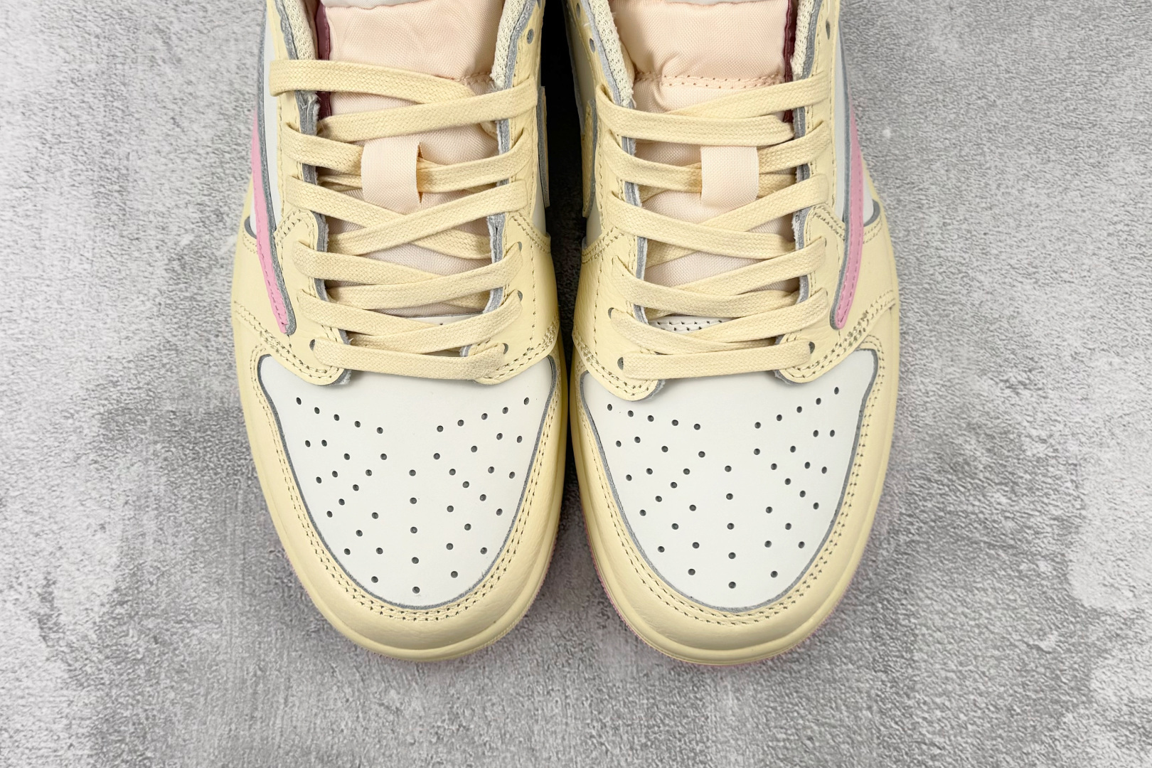 DT 顶级原版 Jordan × Travis Scott Air Jordan 1 Low OG 粉倒钩 Sh DT 顶级原版 Jordan × Travis Scott Air Jordan 1 Low OG 粉倒钩 Sh