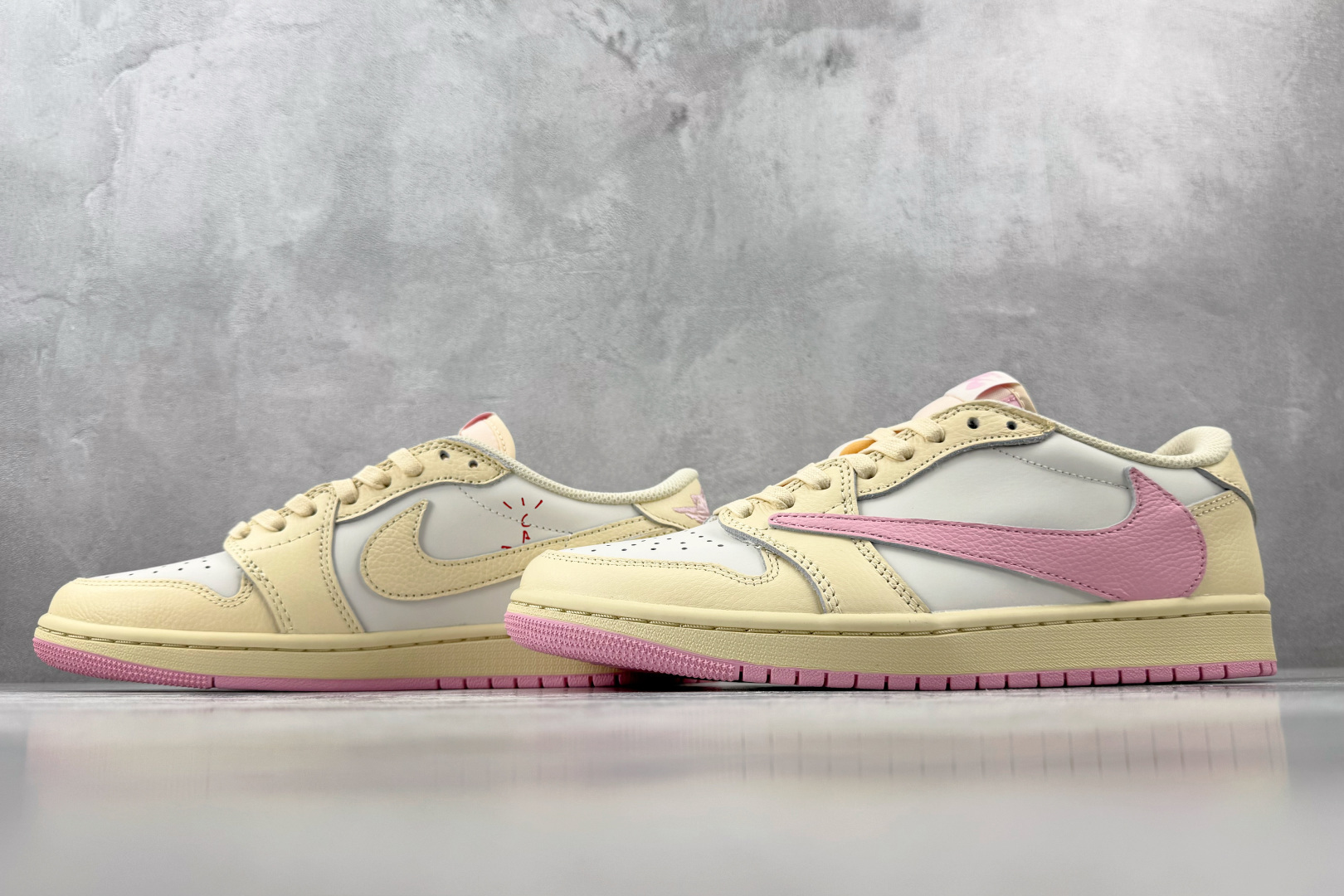 DT 顶级原版 Jordan × Travis Scott Air Jordan 1 Low OG 粉倒钩 Sh DT 顶级原版 Jordan × Travis Scott Air Jordan 1 Low OG 粉倒钩 Sh