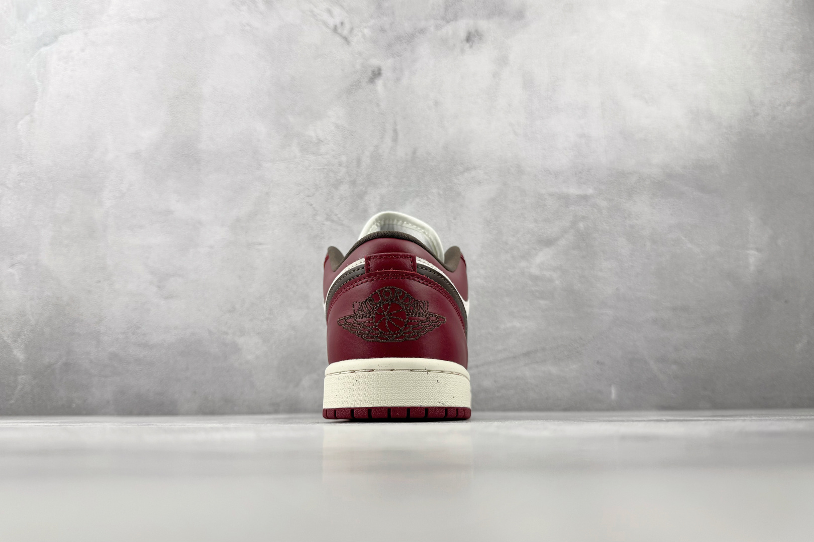 DT 公司级 Jordan Air Jordan 1 红色 货号：IX5004-121 尺码：40 40.5 41 42