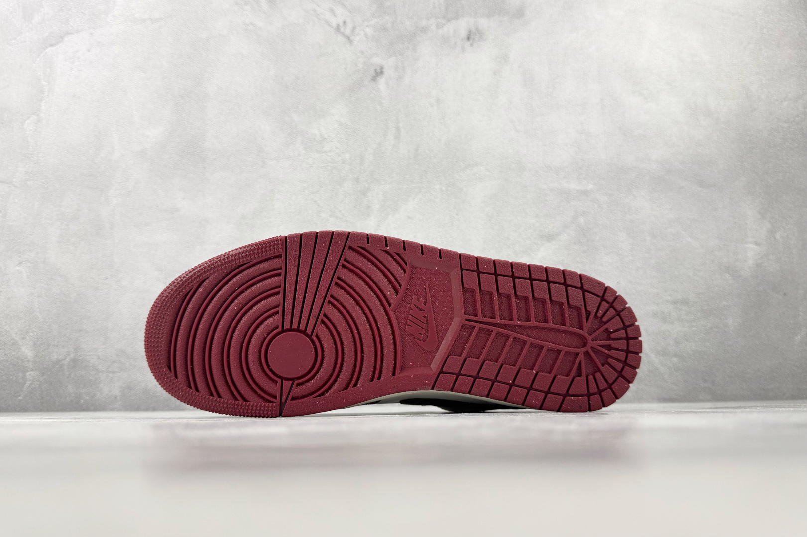 DT 公司级 Jordan Air Jordan 1 红色 货号：IX5004-121 尺码：40 40.5 41 42