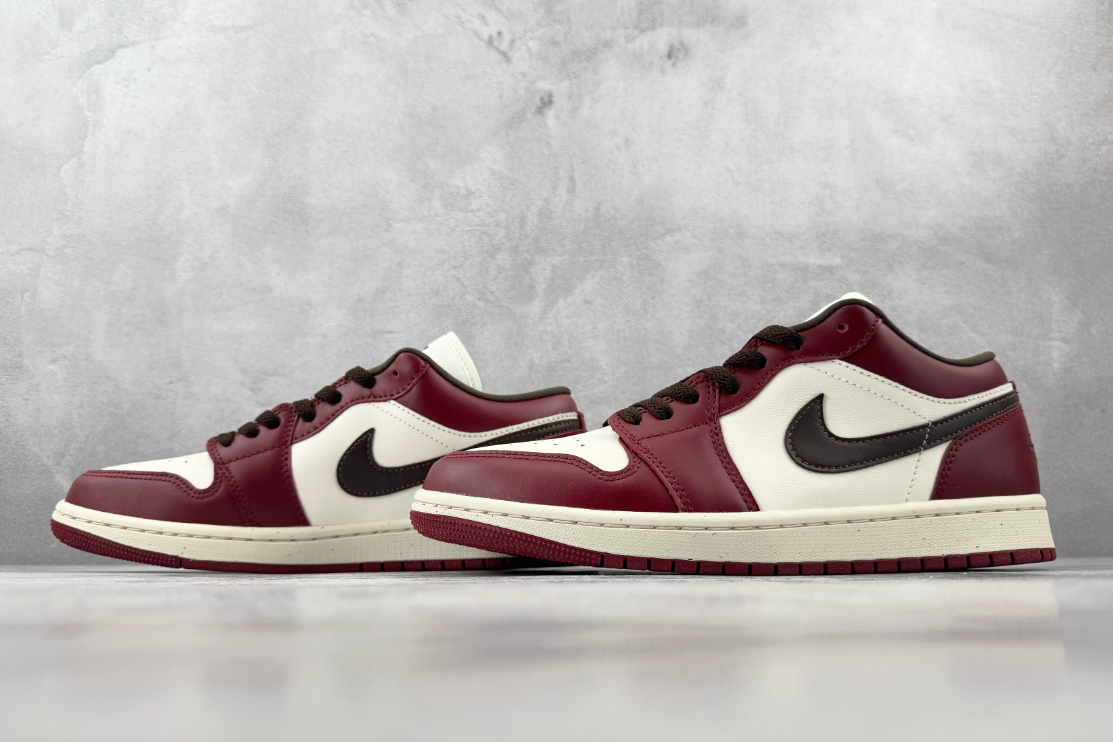 DT 公司级 Jordan Air Jordan 1 红色 货号：IX5004-121 尺码：40 40.5 41 42