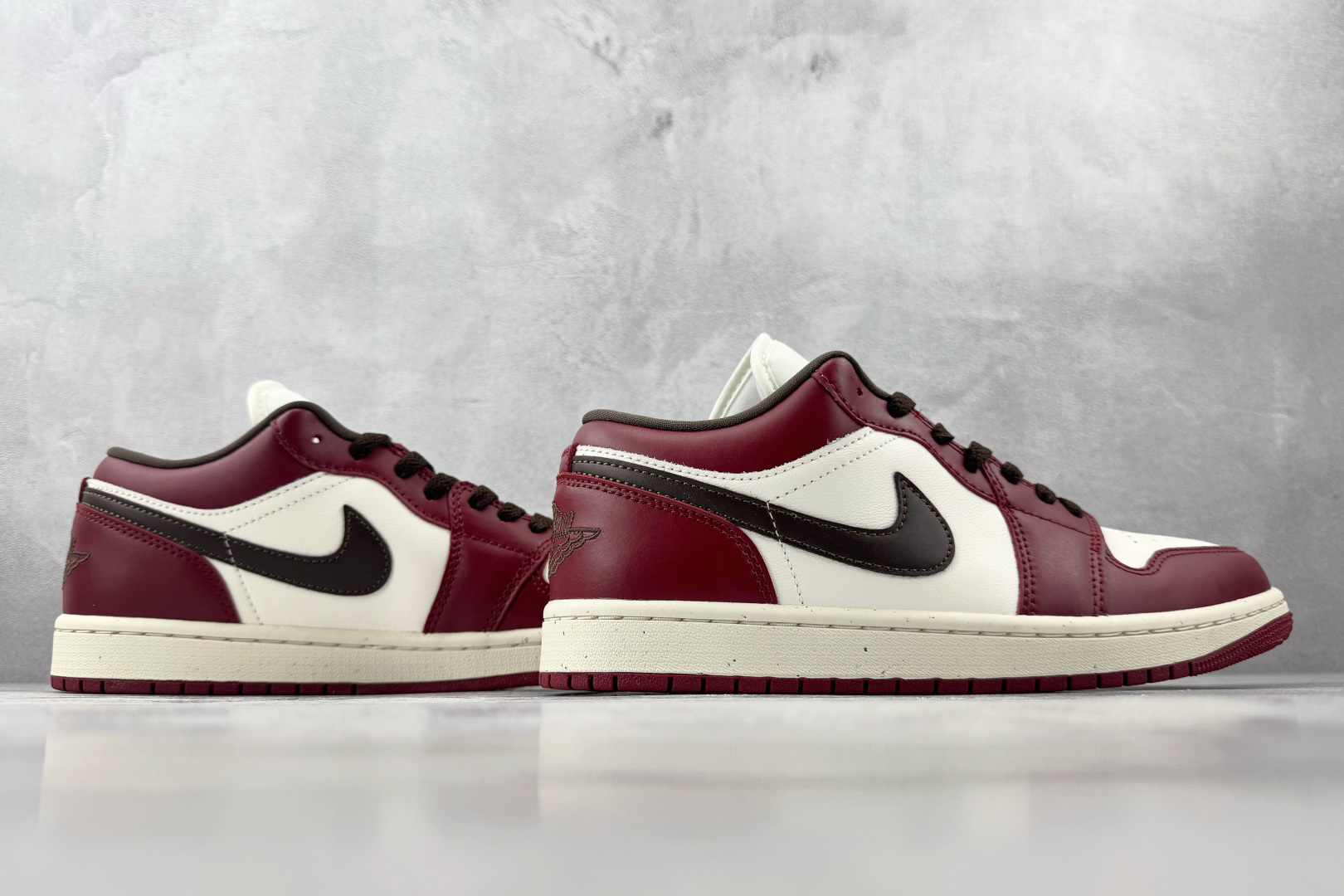 DT 公司级 Jordan Air Jordan 1 红色 货号：IX5004-121 尺码：40 40.5 41 42
