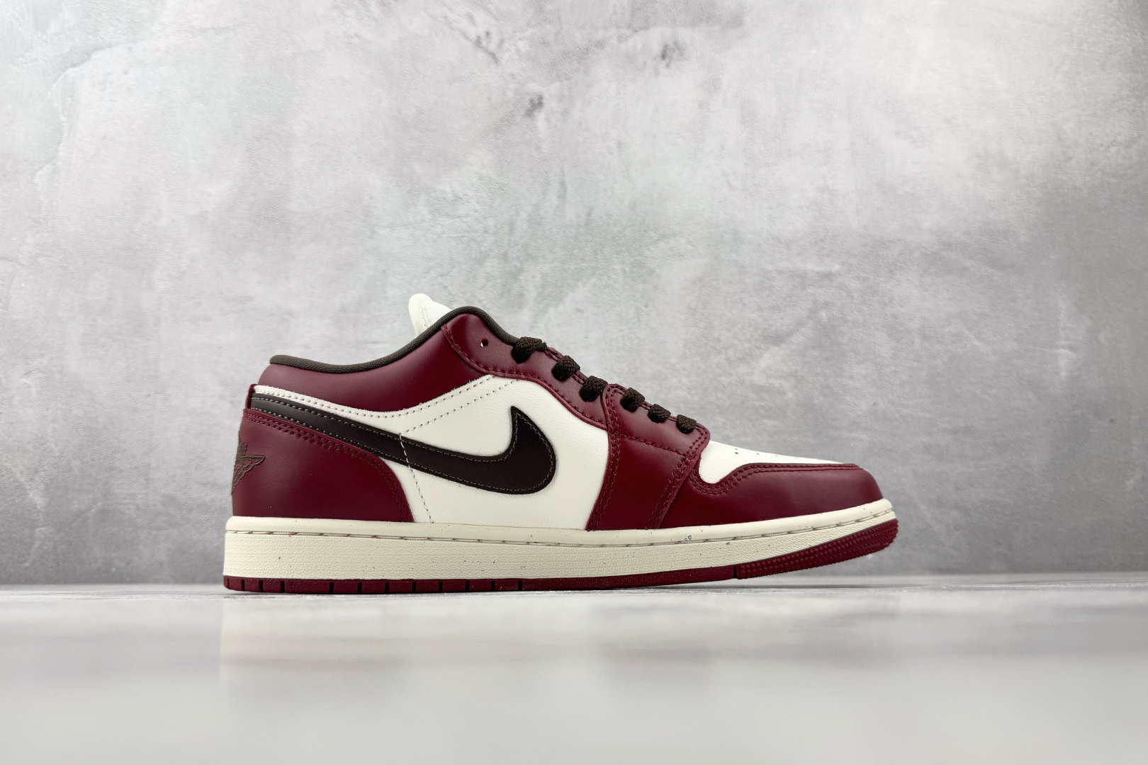 DT 公司级 Jordan Air Jordan 1 红色 货号：IX5004-121 尺码：40 40.5 41 42