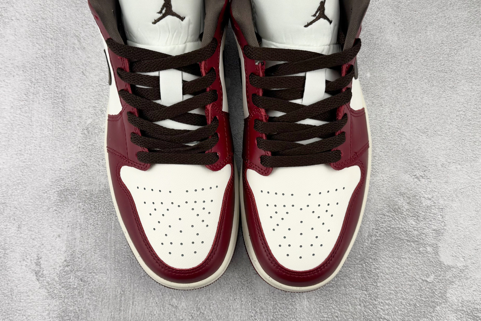 DT 公司级 Jordan Air Jordan 1 红色 货号：IX5004-121 尺码：40 40.5 41 42