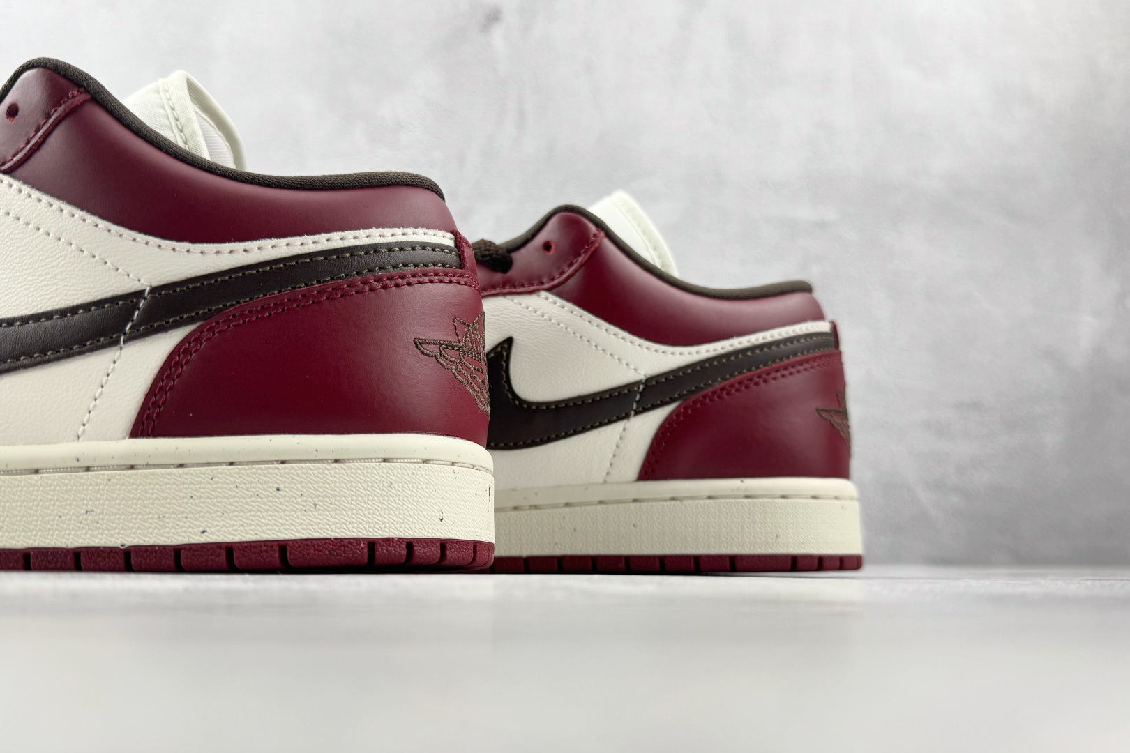 DT 公司级 Jordan Air Jordan 1 红色 货号：IX5004-121 尺码：40 40.5 41 42