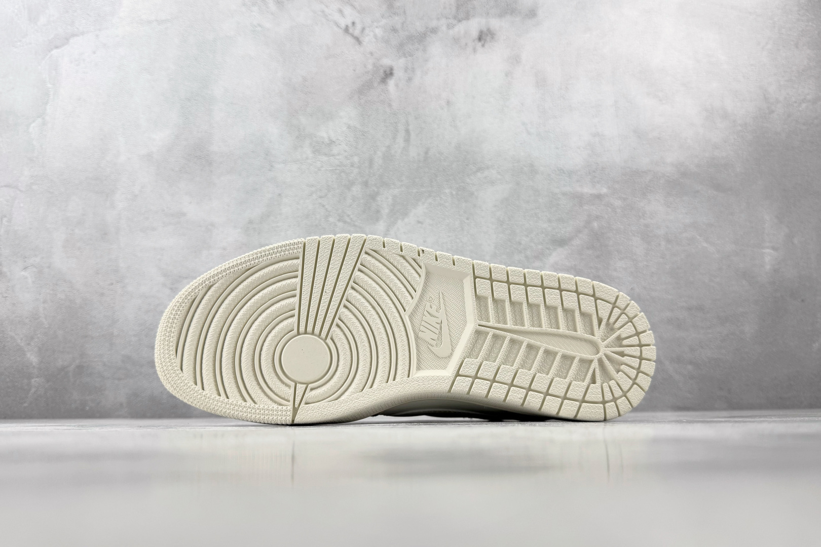 K2 Jordan Air Jordan 1 Retro OG 白色 货号：HQ6998-100 尺码：36 36.5 