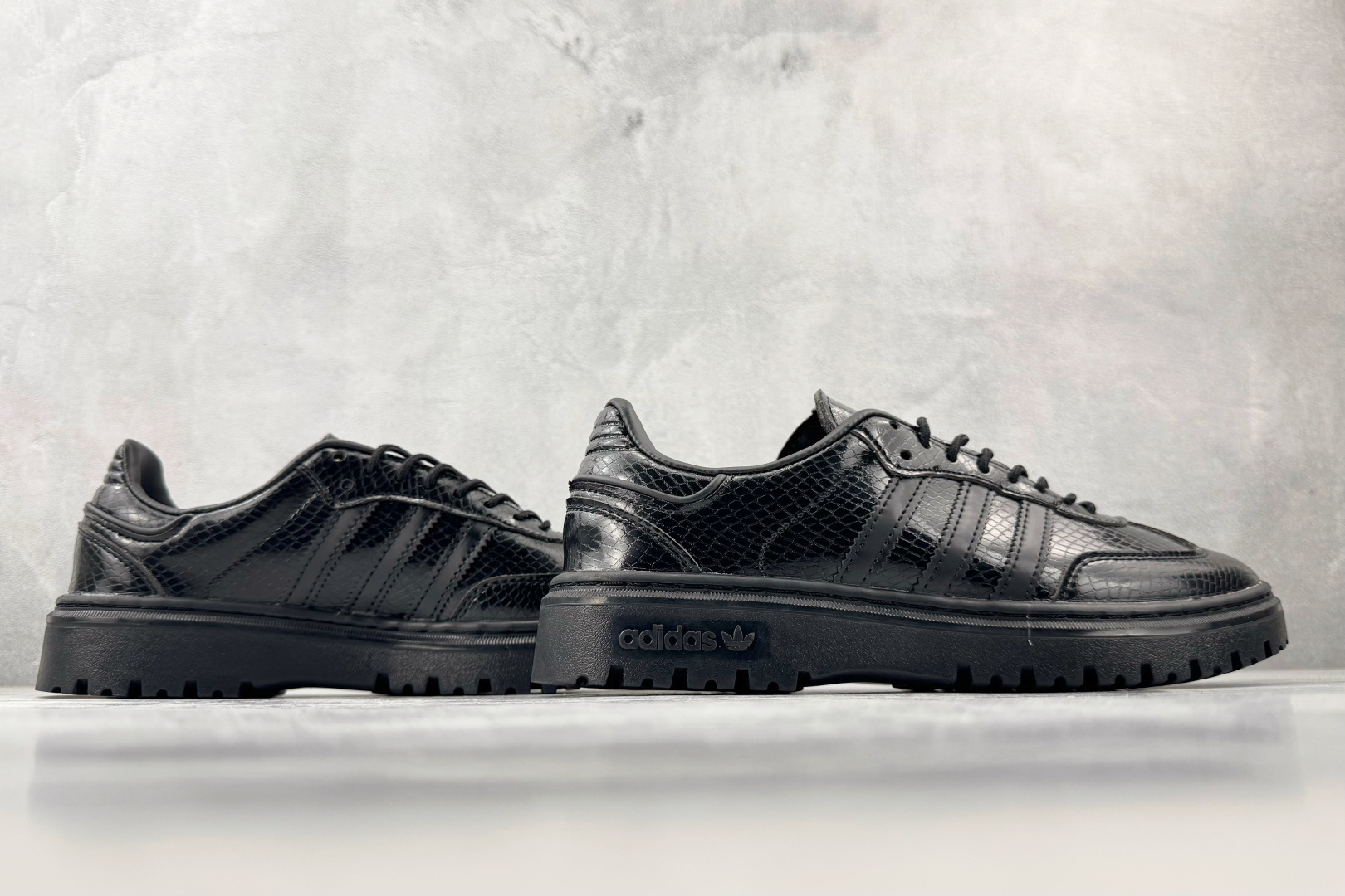 R 版出口订单 adidas originals Samba WTR 黑色 货号：KI6278 尺码：35.5 36 3