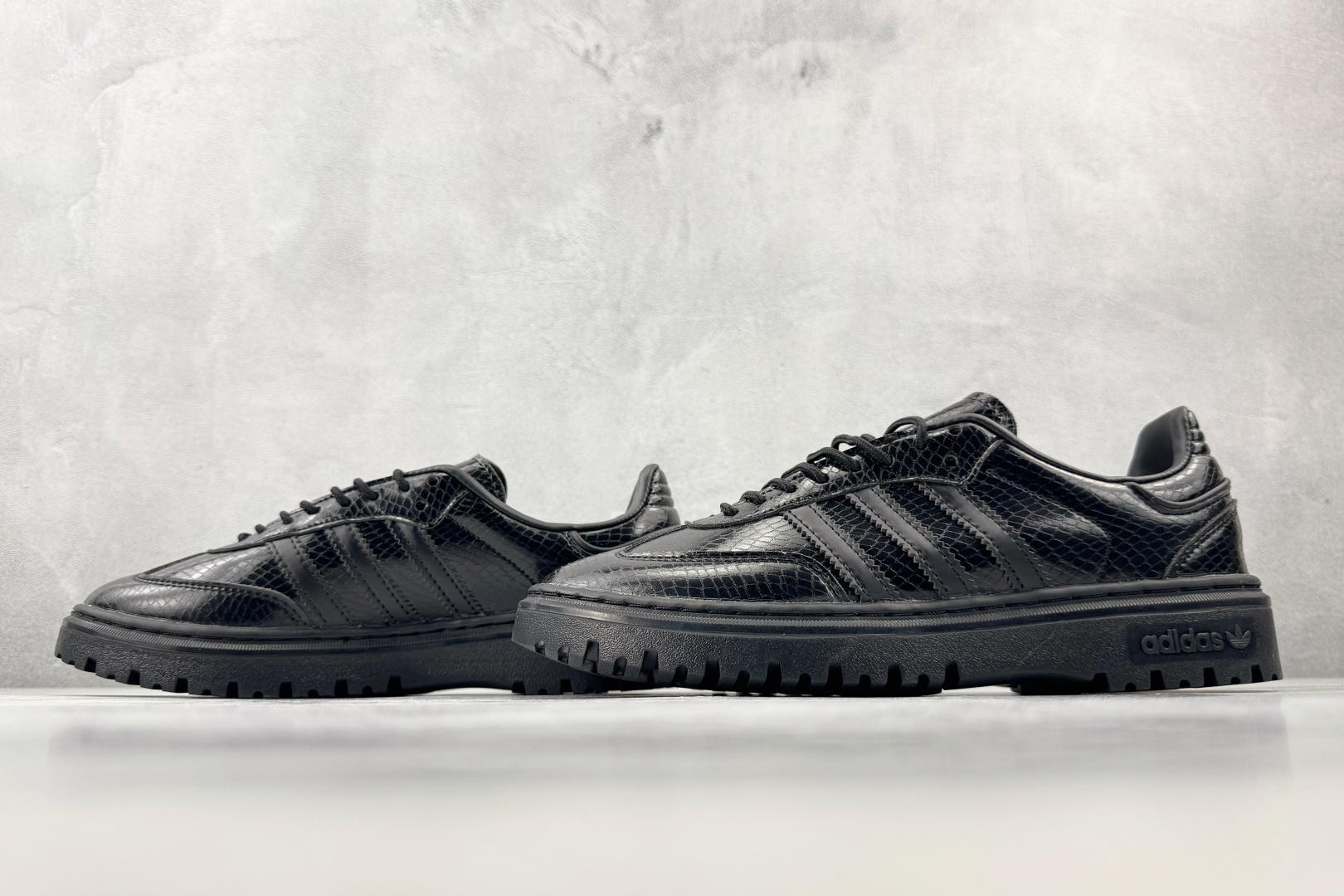 R 版出口订单 adidas originals Samba WTR 黑色 货号：KI6278 尺码：35.5 36 3