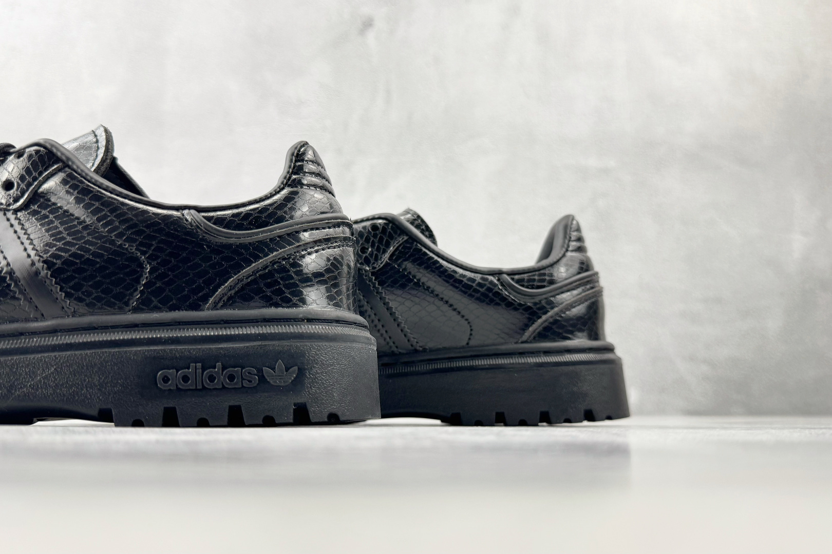 R 版出口订单 adidas originals Samba WTR 黑色 货号：KI6278 尺码：35.5 36 3