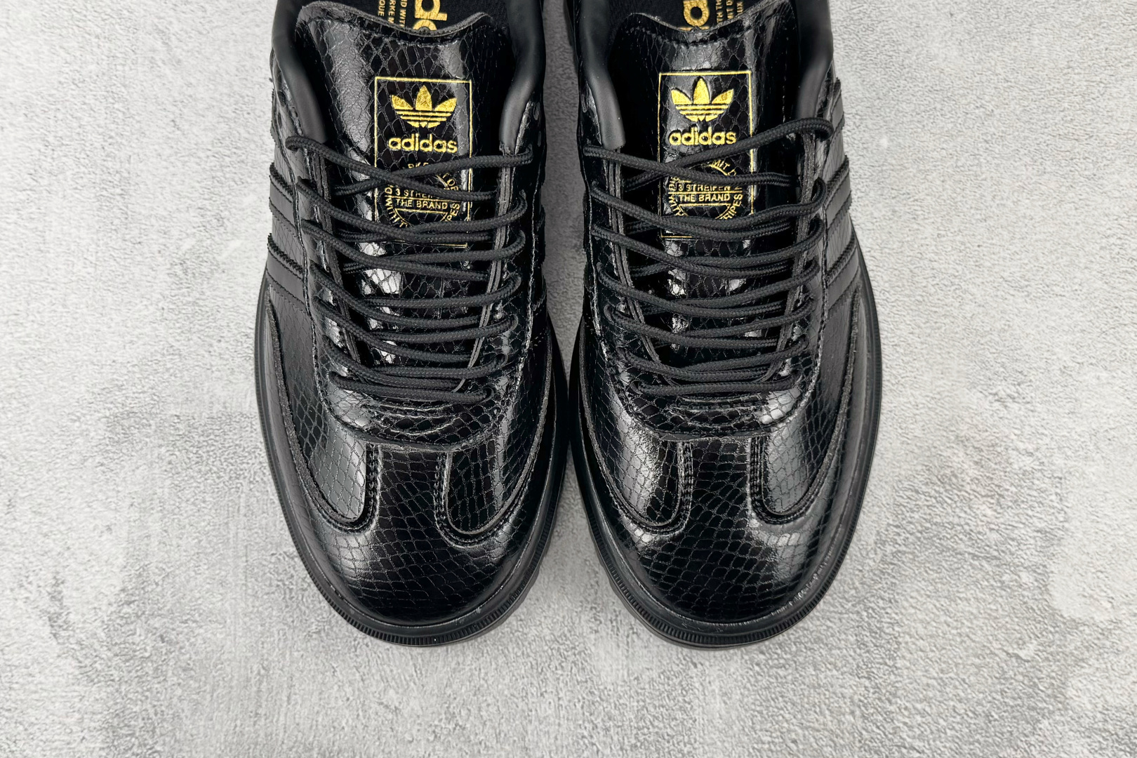 R 版出口订单 adidas originals Samba WTR 黑色 货号：KI6278 尺码：35.5 36 3