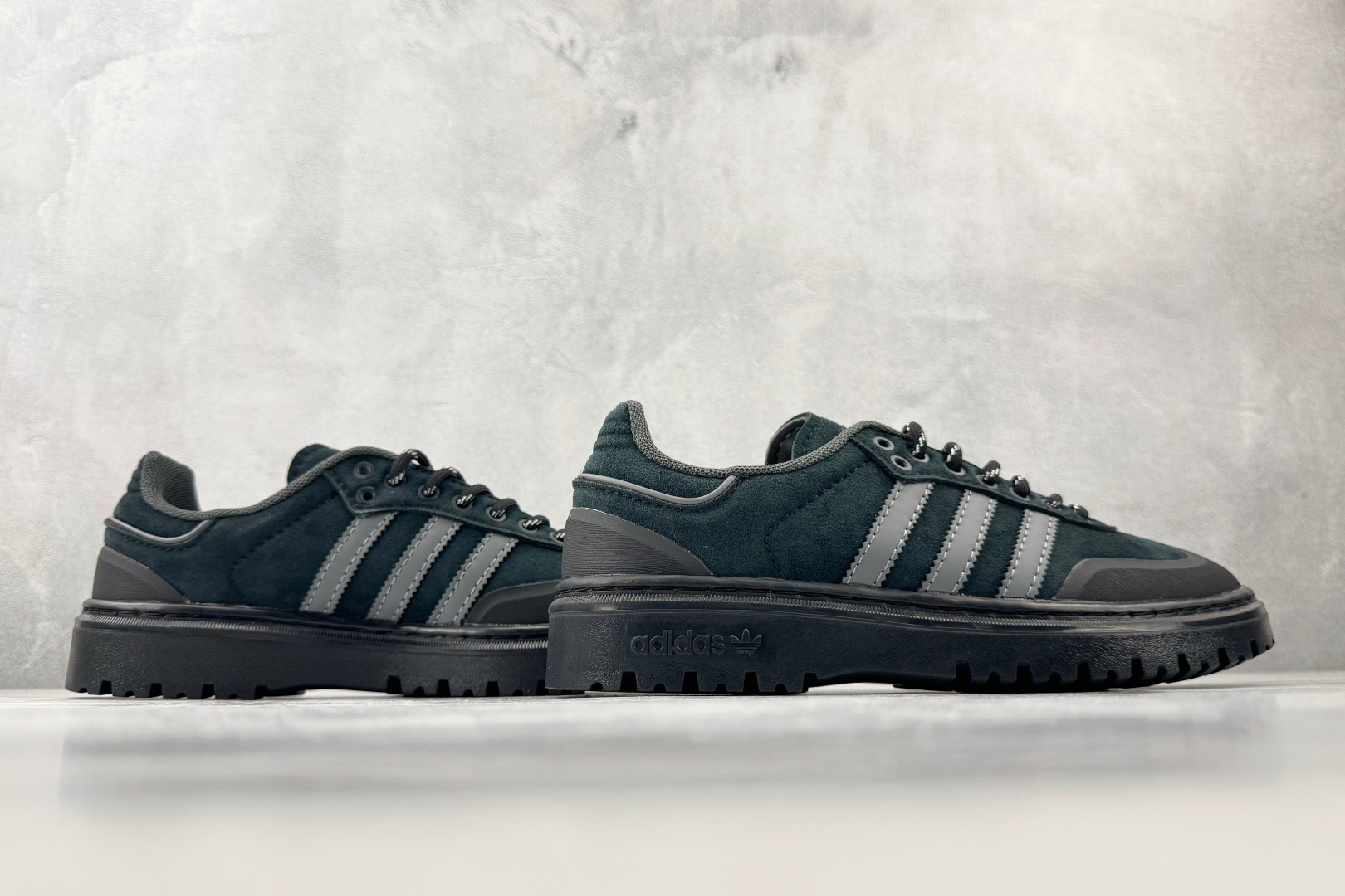 R 版出口订单 adidas originals Samba 黑色 货号:JR5704 尺码:35.5 36 36.5 R 版出口订单 adidas originals Samba 黑色 货号:JR5704 尺码:35.5 36 36.5