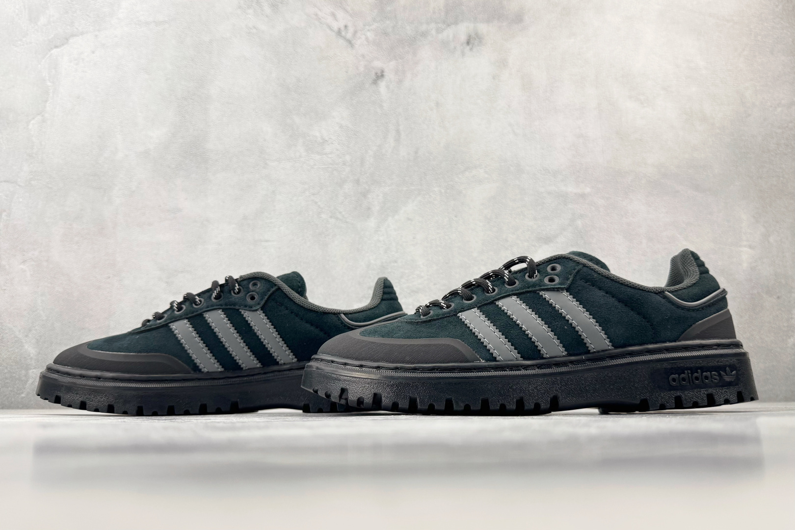 R 版出口订单 adidas originals Samba 黑色 货号:JR5704 尺码:35.5 36 36.5 R 版出口订单 adidas originals Samba 黑色 货号:JR5704 尺码:35.5 36 36.5