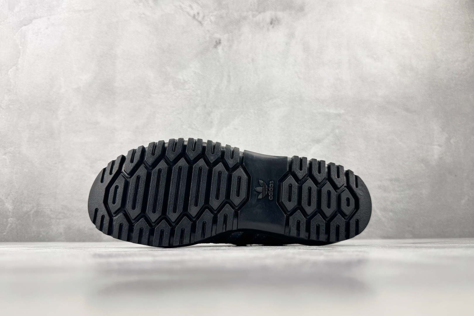 R 版出口订单 adidas originals Samba 黑色 货号:JR5704 尺码:35.5 36 36.5 R 版出口订单 adidas originals Samba 黑色 货号:JR5704 尺码:35.5 36 36.5
