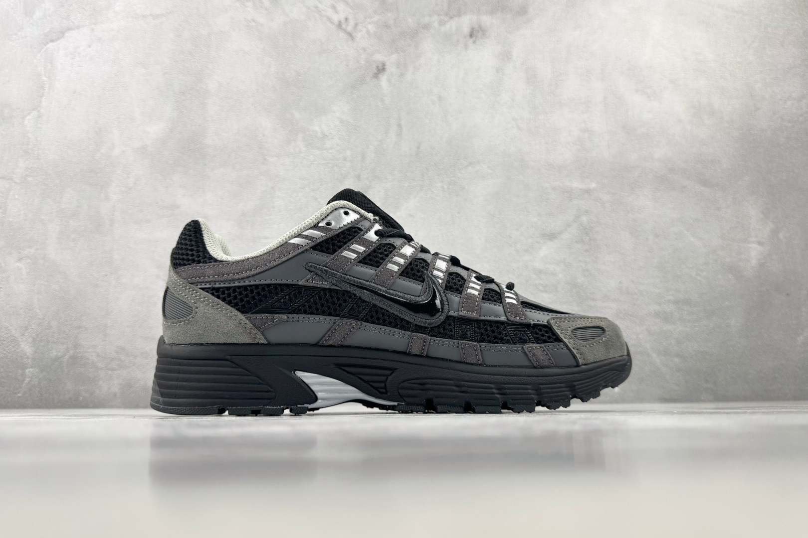 HN Nike P-6000 黑色 货号：HF0015-002 尺码：36 36.5 37 38.5 39 40 40.