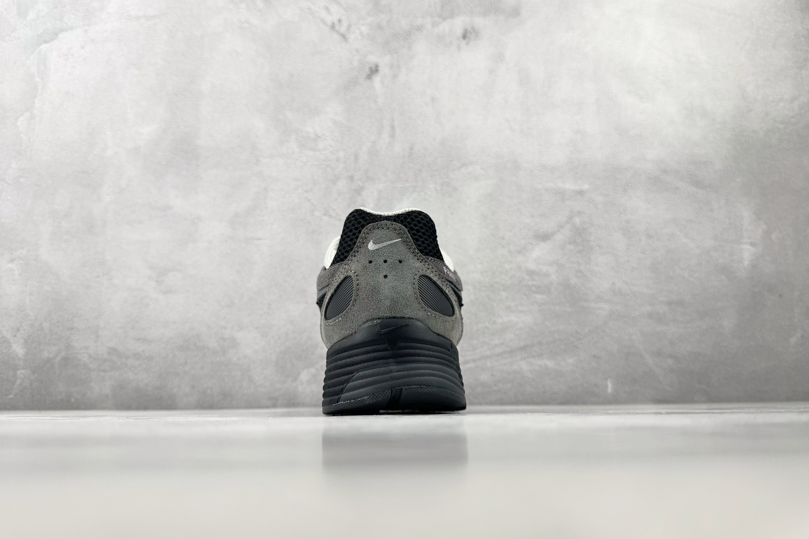 HN Nike P-6000 黑色 货号：HF0015-002 尺码：36 36.5 37 38.5 39 40 40.