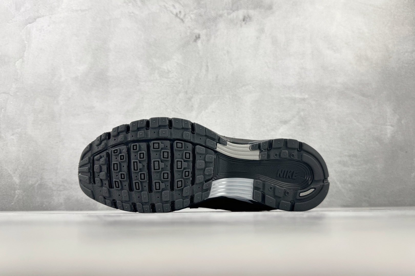 HN Nike P-6000 黑色 货号：HF0015-002 尺码：36 36.5 37 38.5 39 40 40.