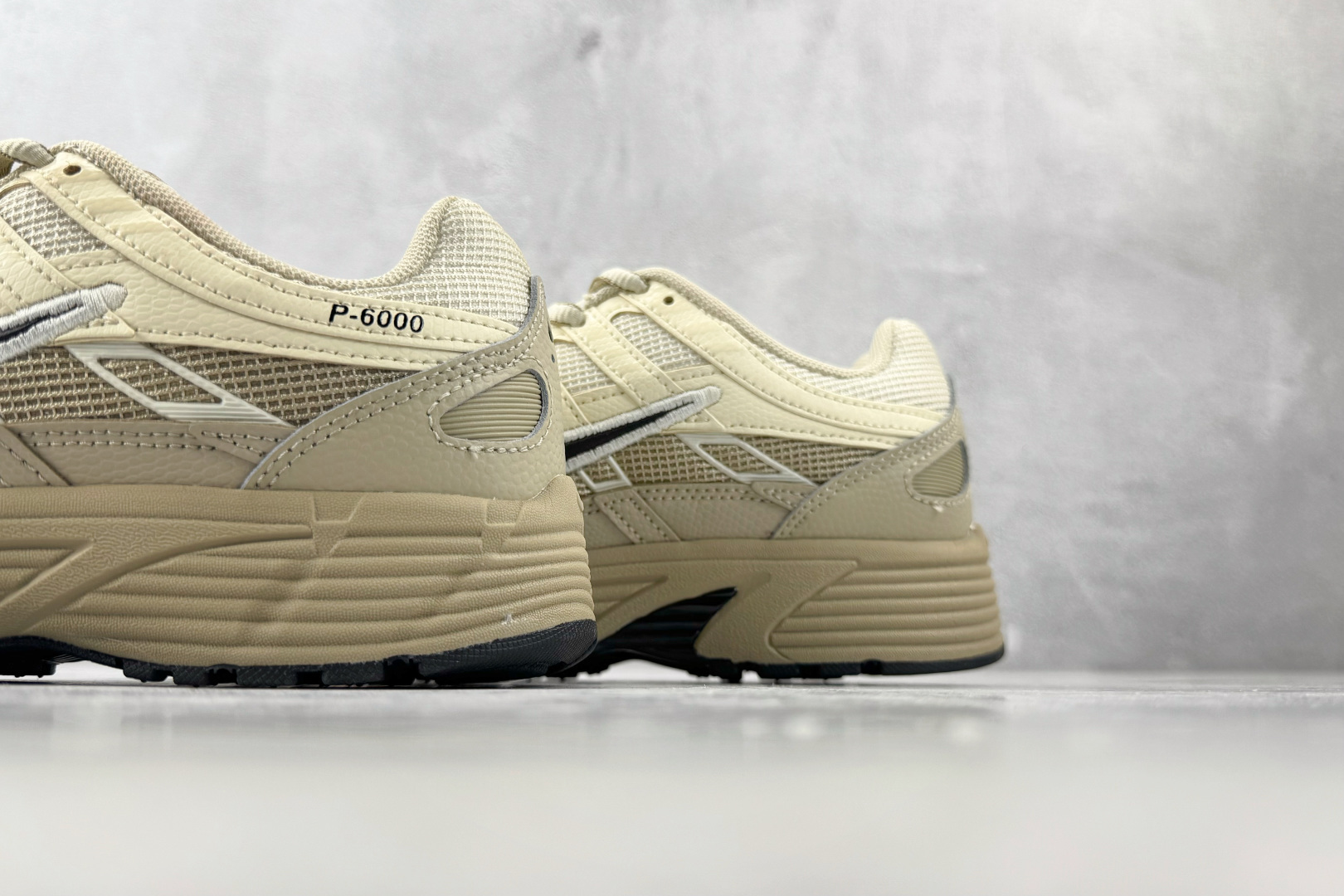 PF 原鞋开发 原数据档案 Nike P-6000 卡其灰 货号:IH8042 100 尺码:36 36.5 37.5 PF 原鞋开发 原数据档案 Nike P-6000 卡其灰 货号:IH8042 100 尺码:36 36.5 37.5