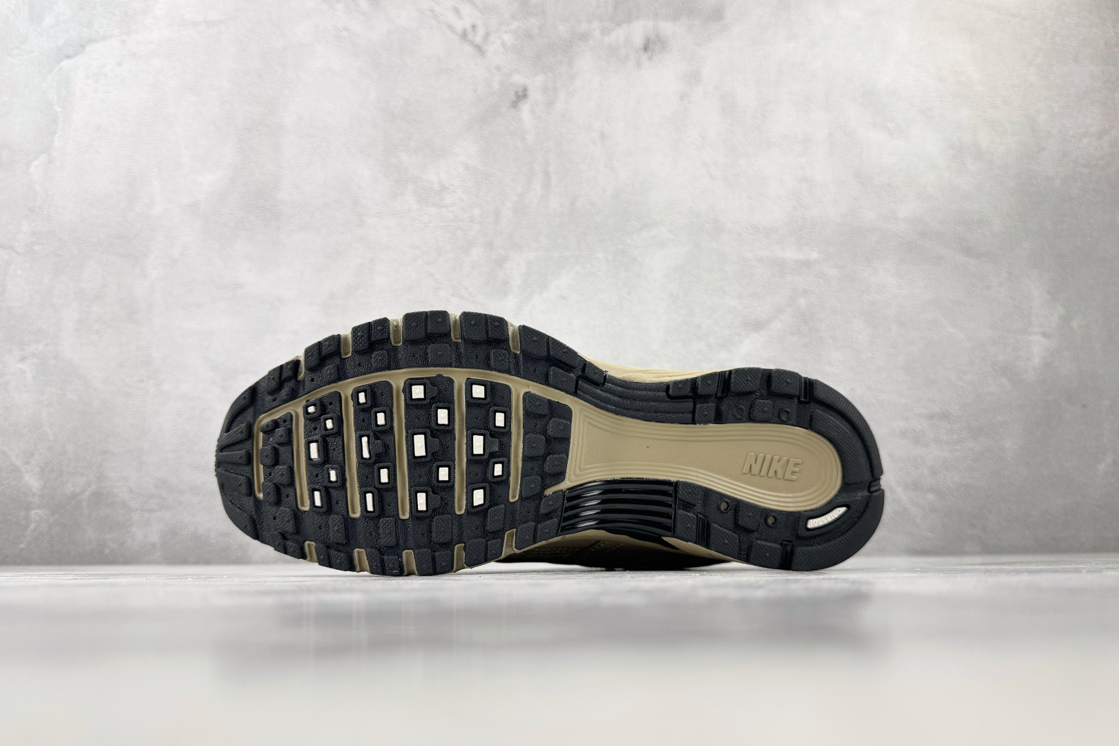 PF 原鞋开发 原数据档案 Nike P-6000 卡其灰 货号:IH8042 100 尺码:36 36.5 37.5 PF 原鞋开发 原数据档案 Nike P-6000 卡其灰 货号:IH8042 100 尺码:36 36.5 37.5