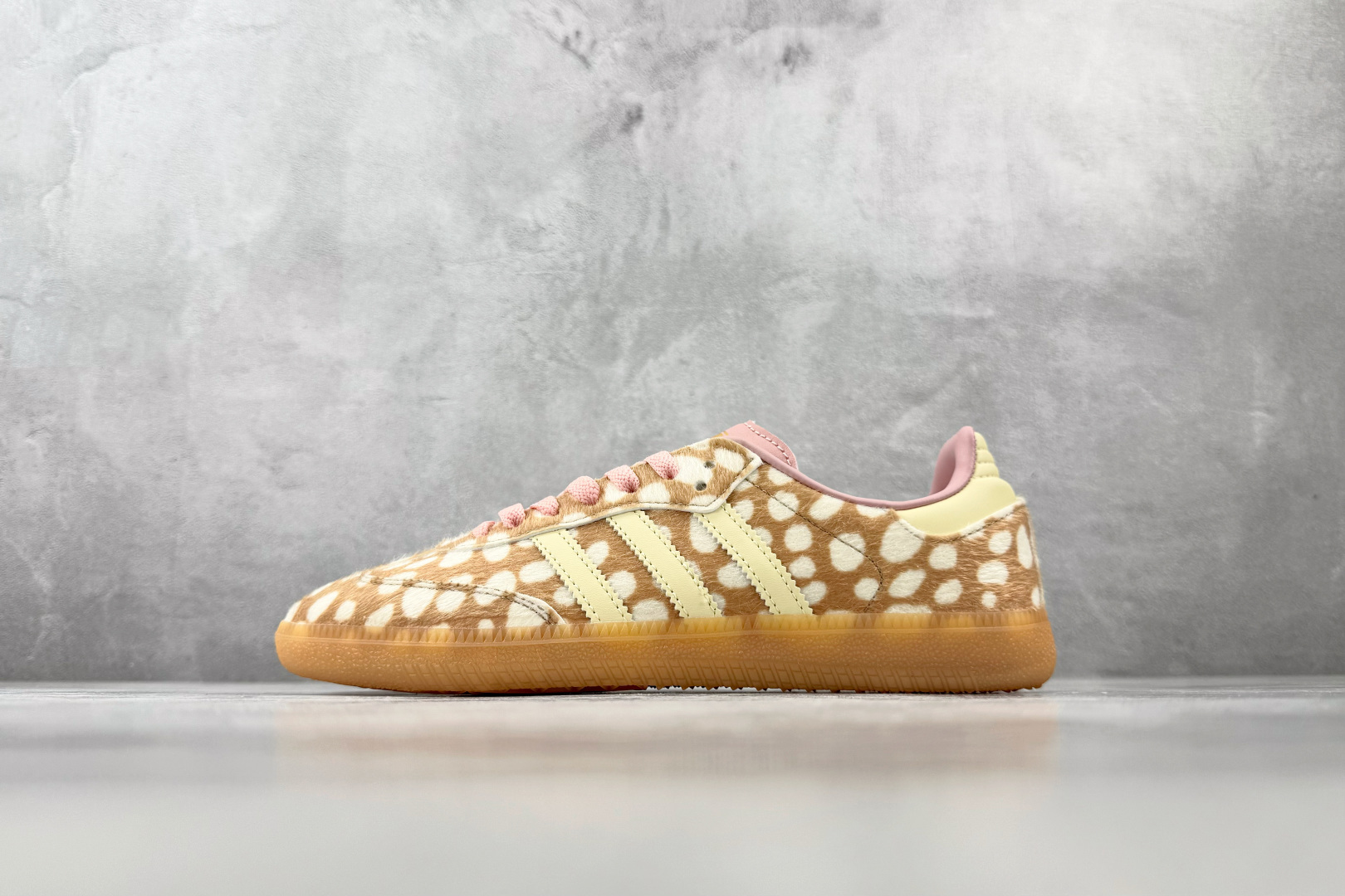 R 版出口订单 adidas originals SAMBA OG 棕白 货号:KJ7447 尺码:35.5 36 36 R 版出口订单 adidas originals SAMBA OG 棕白 货号:KJ7447 尺码:35.5 36 36