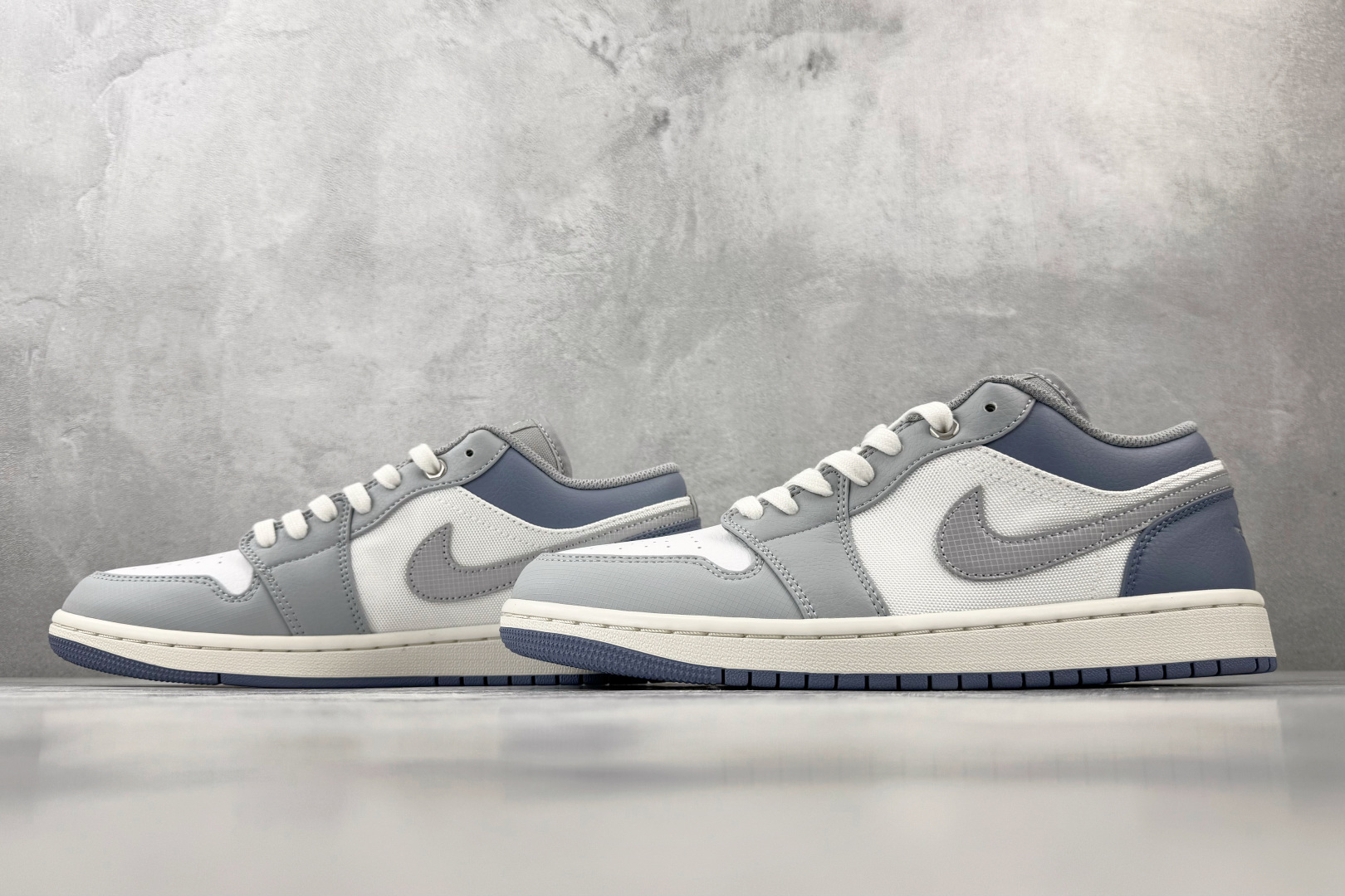 VT 外贸批次 Jordan Air Jordan 1 白银色 货号：IX5003-101 尺码：36 36.5 37.