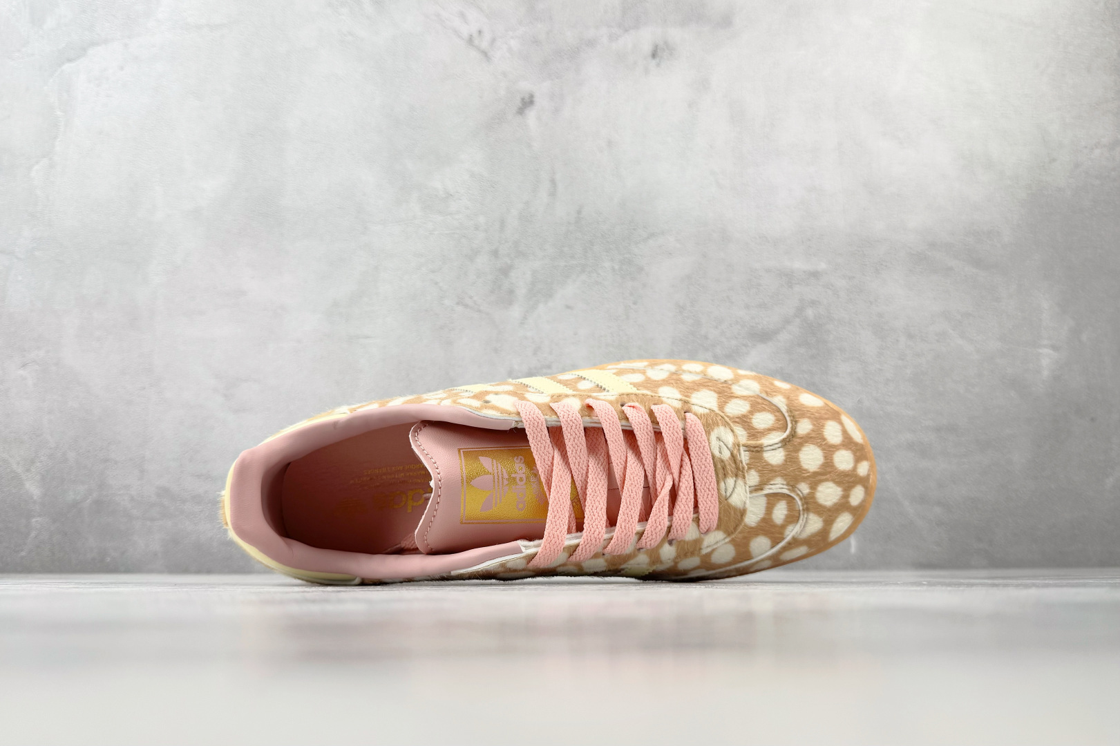R 版出口订单 adidas originals SAMBA OG 棕白 货号:KJ7447 尺码:35.5 36 36 R 版出口订单 adidas originals SAMBA OG 棕白 货号:KJ7447 尺码:35.5 36 36