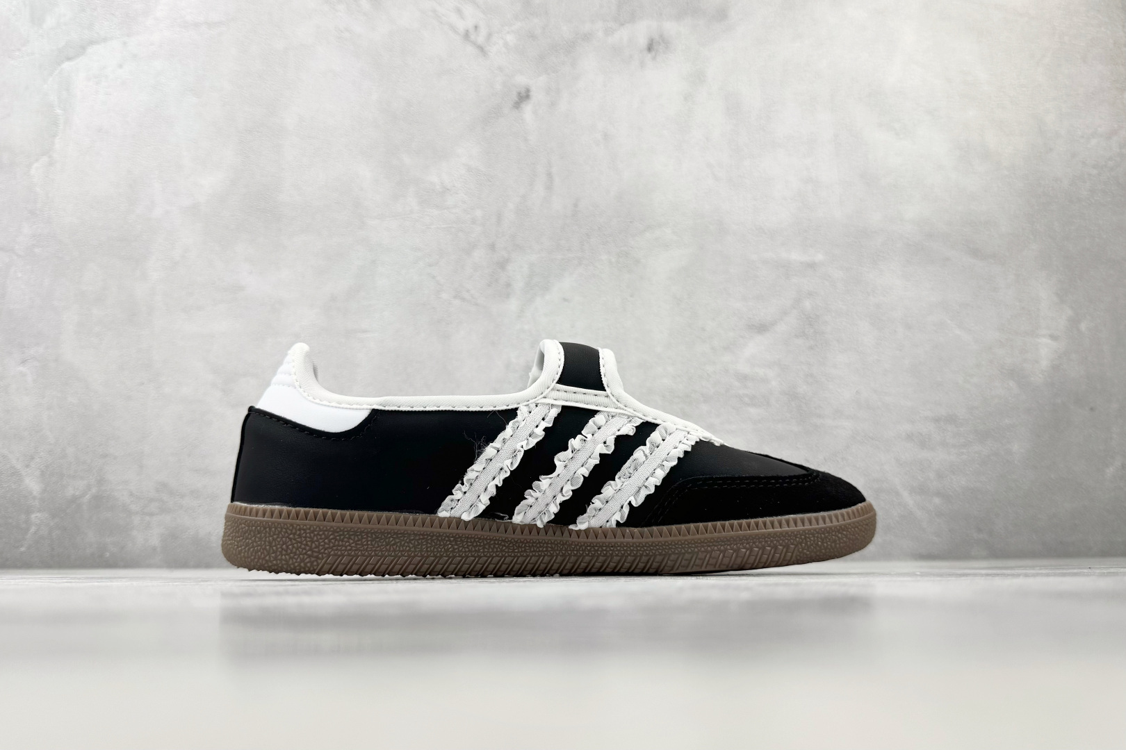 R 版出口订单 adidas originals Samba Jane 黑色 货号:KZ6690 尺码:35.5 36 R 版出口订单 adidas originals Samba Jane 黑色 货号:KZ6690 尺码:35.5 36