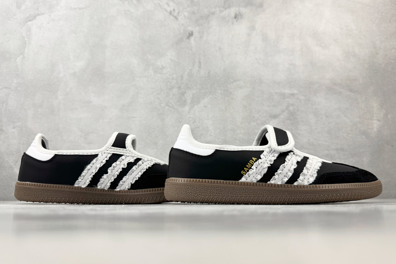 R 版出口订单 adidas originals Samba Jane 黑色 货号:KZ6690 尺码:35.5 36 R 版出口订单 adidas originals Samba Jane 黑色 货号:KZ6690 尺码:35.5 36