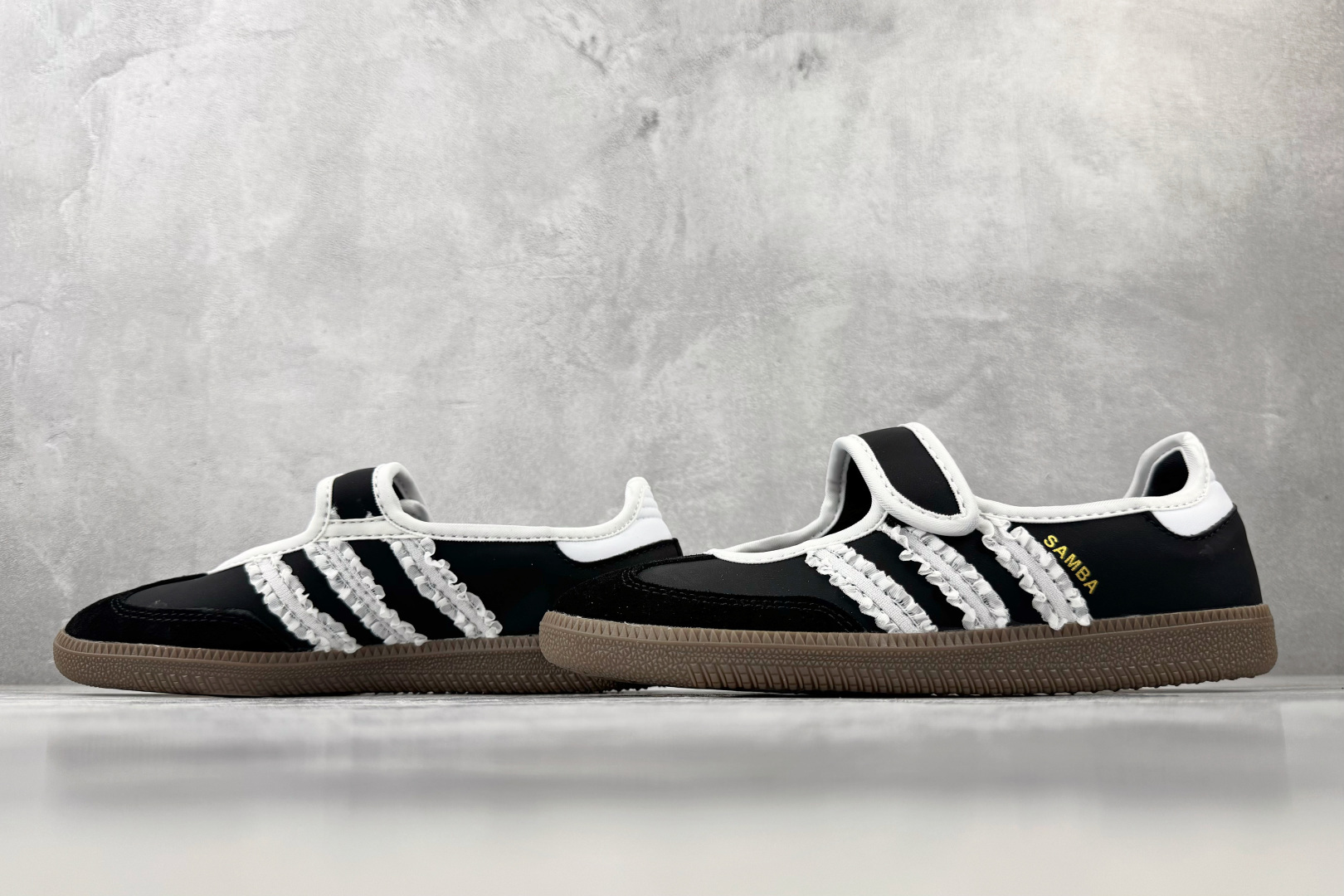 R 版出口订单 adidas originals Samba Jane 黑色 货号:KZ6690 尺码:35.5 36 R 版出口订单 adidas originals Samba Jane 黑色 货号:KZ6690 尺码:35.5 36