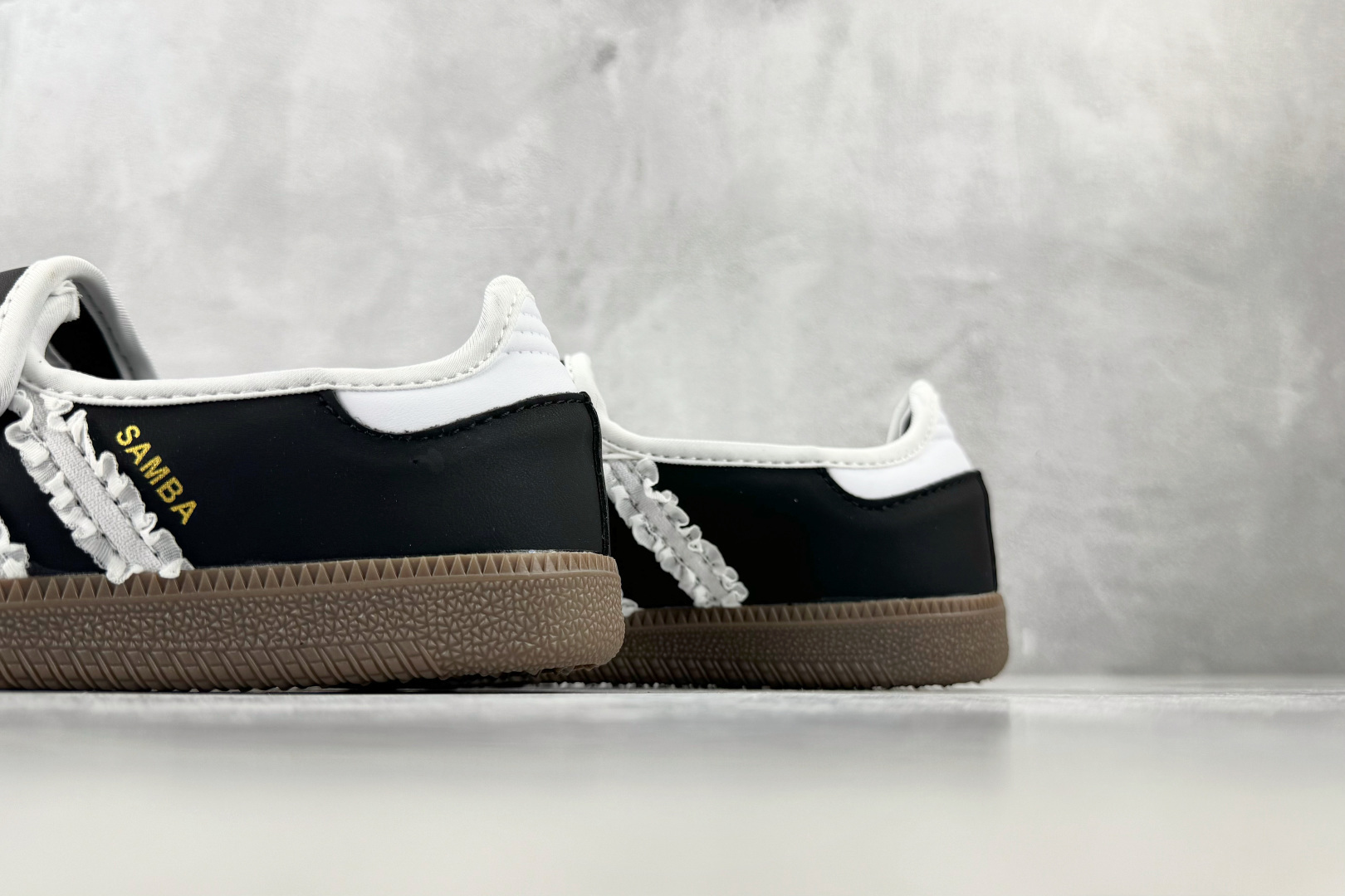R 版出口订单 adidas originals Samba Jane 黑色 货号:KZ6690 尺码:35.5 36 R 版出口订单 adidas originals Samba Jane 黑色 货号:KZ6690 尺码:35.5 36