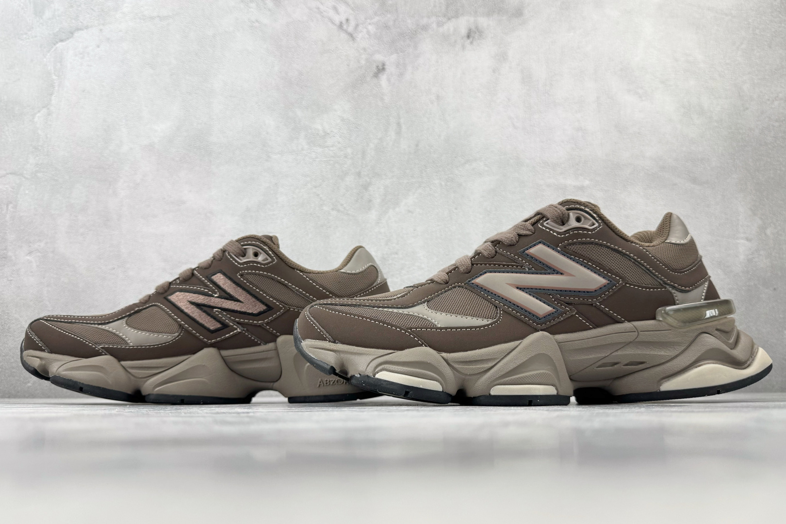 M版 纯原标杆 品质无敌 New Balance NB 9060 棕色 货号:U 尺码:36 36.5 37.5 38 M版 纯原标杆 品质无敌 New Balance NB 9060 棕色 货号:U 尺码:36 36.5 37.5 38