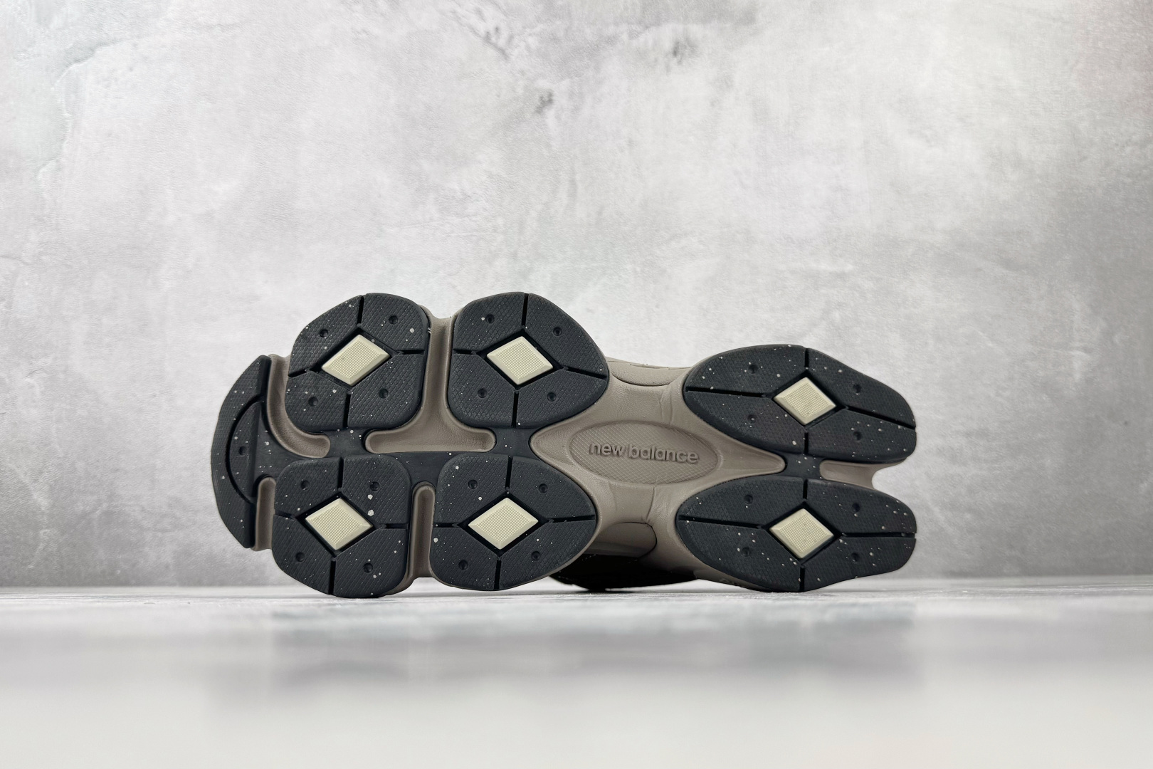 M版 纯原标杆 品质无敌 New Balance NB 9060 棕色 货号:U 尺码:36 36.5 37.5 38 M版 纯原标杆 品质无敌 New Balance NB 9060 棕色 货号:U 尺码:36 36.5 37.5 38