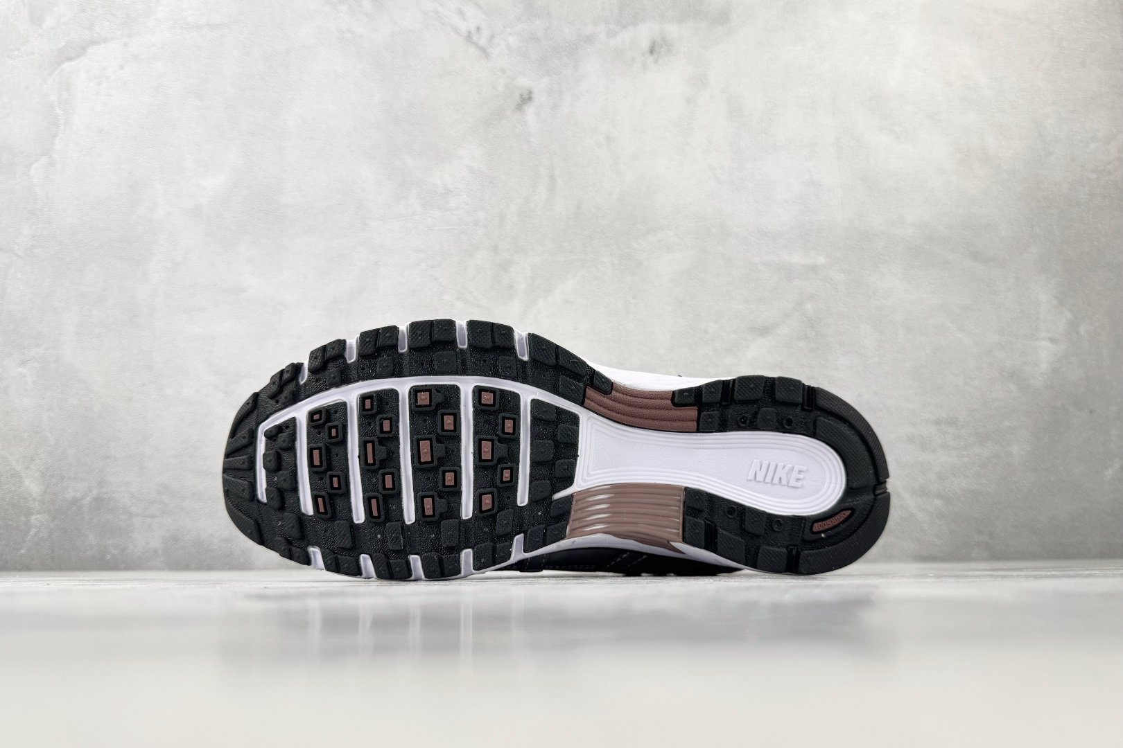 HN Nike P-6000 白银 货号：BV1021-110 尺码：36 36.5 37 38.5 39 40 40.