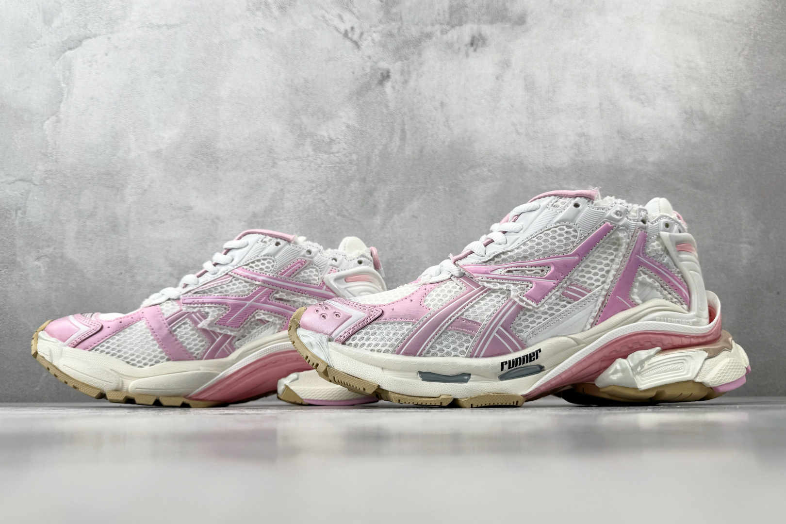 FK Balenciaga巴黎世家 Runner 白粉 货号: W3RB3 9059 尺码:35 36 37 38 39 FK Balenciaga巴黎世家 Runner 白粉 货号: W3RB3 9059 尺码:35 36 37 38 39