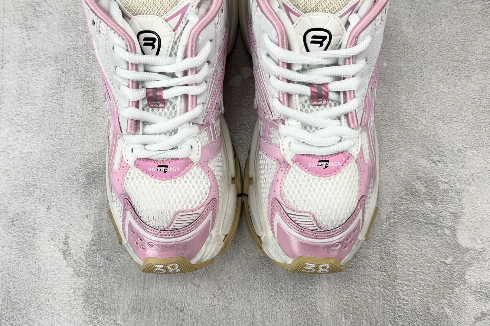 FK Balenciaga巴黎世家 Runner 白粉 货号: W3RB3 9059 尺码:35 36 37 38 39 FK Balenciaga巴黎世家 Runner 白粉 货号: W3RB3 9059 尺码:35 36 37 38 39