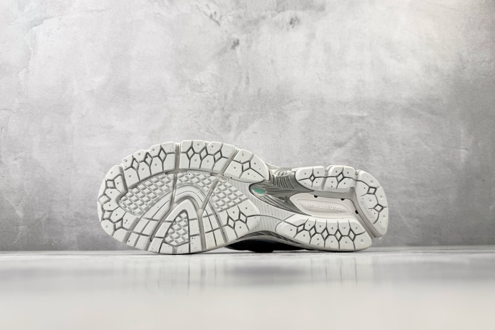 FC 纯原出品 New Balance NB 1906F 白银 货号:UX 尺码:36 36.5 37.5 38 38. FC 纯原出品 New Balance NB 1906F 白银 货号:UX 尺码:36 36.5 37.5 38 38.