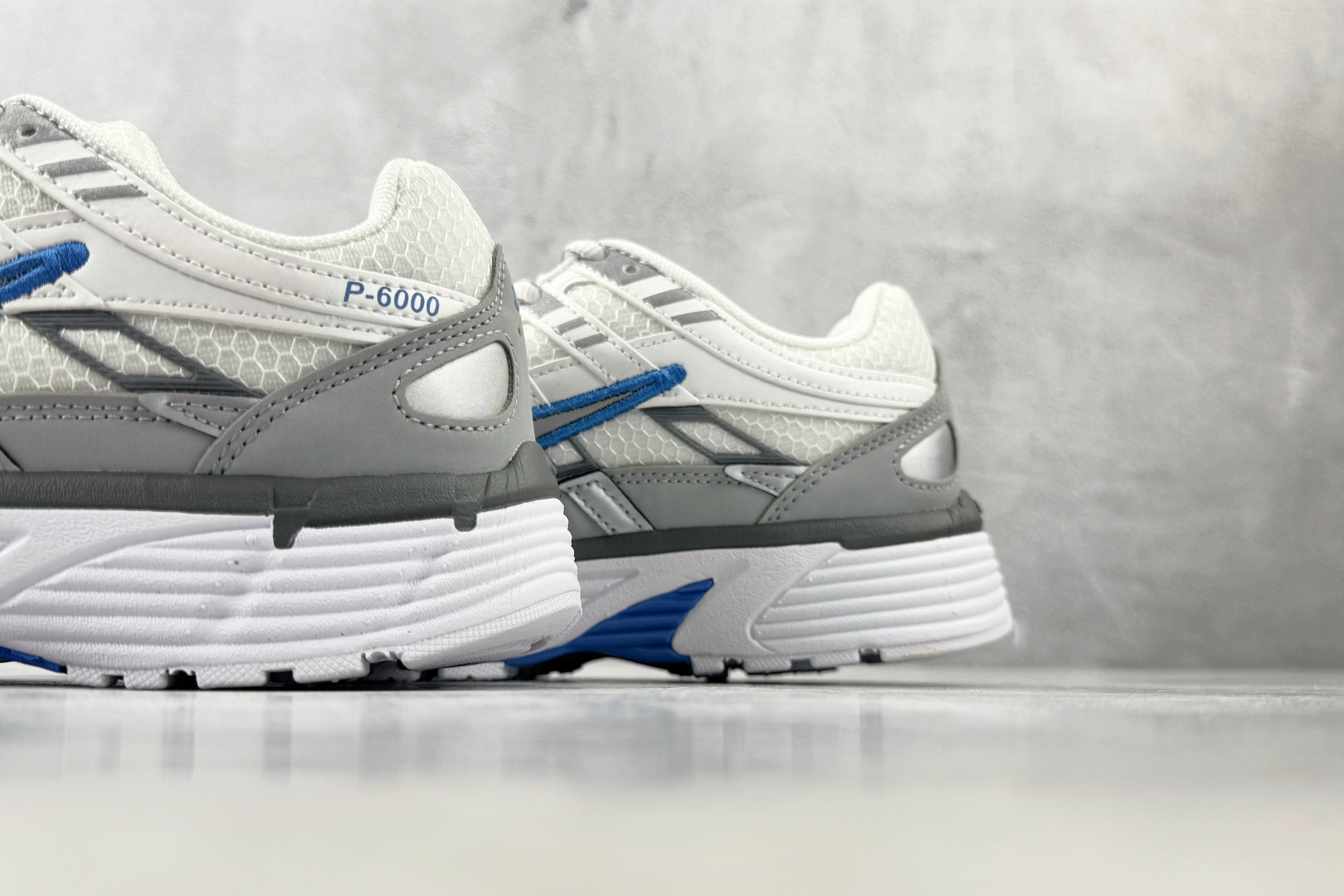 PF 原鞋开发 原数据档案 Nike P-6000 白灰蓝 货号:IR1477 121 尺码:36 36.5 37.5 PF 原鞋开发 原数据档案 Nike P-6000 白灰蓝 货号:IR1477 121 尺码:36 36.5 37.5